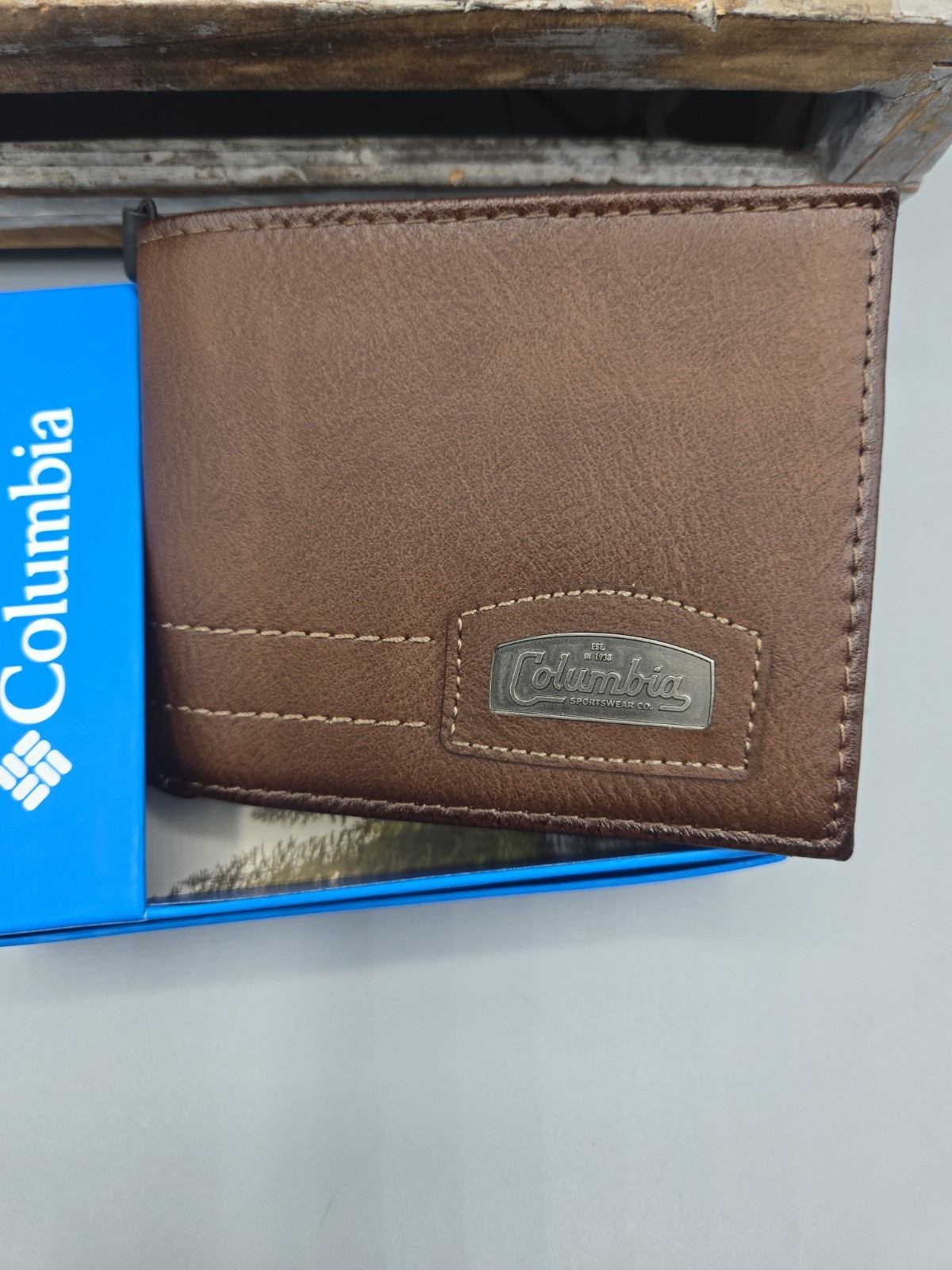 Columbia Bifold Men’s Wallet Brown 4.5×3.5 Inches Coated Leather