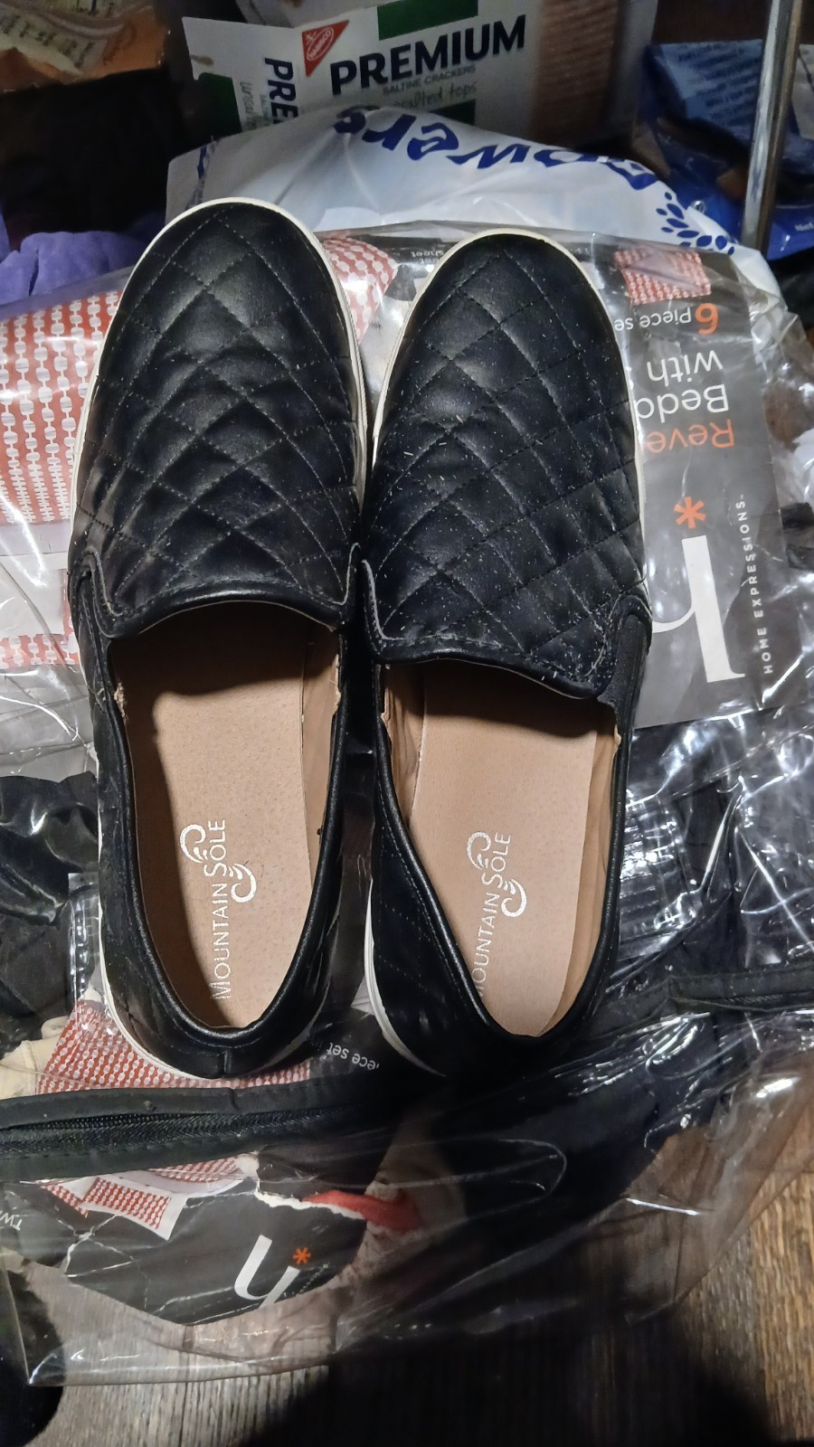 Mountain Sole Women’s Black Quilted Slip-On Flat Shoes Solid Pattern Round Toe