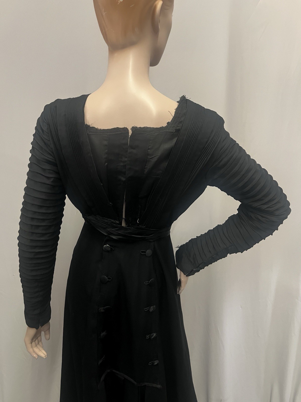 1906-1910 Black Wool Daytime Winter Dress