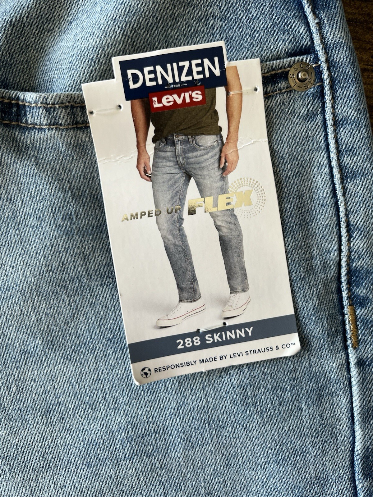 Denizen from Levi’s Men’s Skinny Fit Light Wash Stretch Denim Jeans Blue