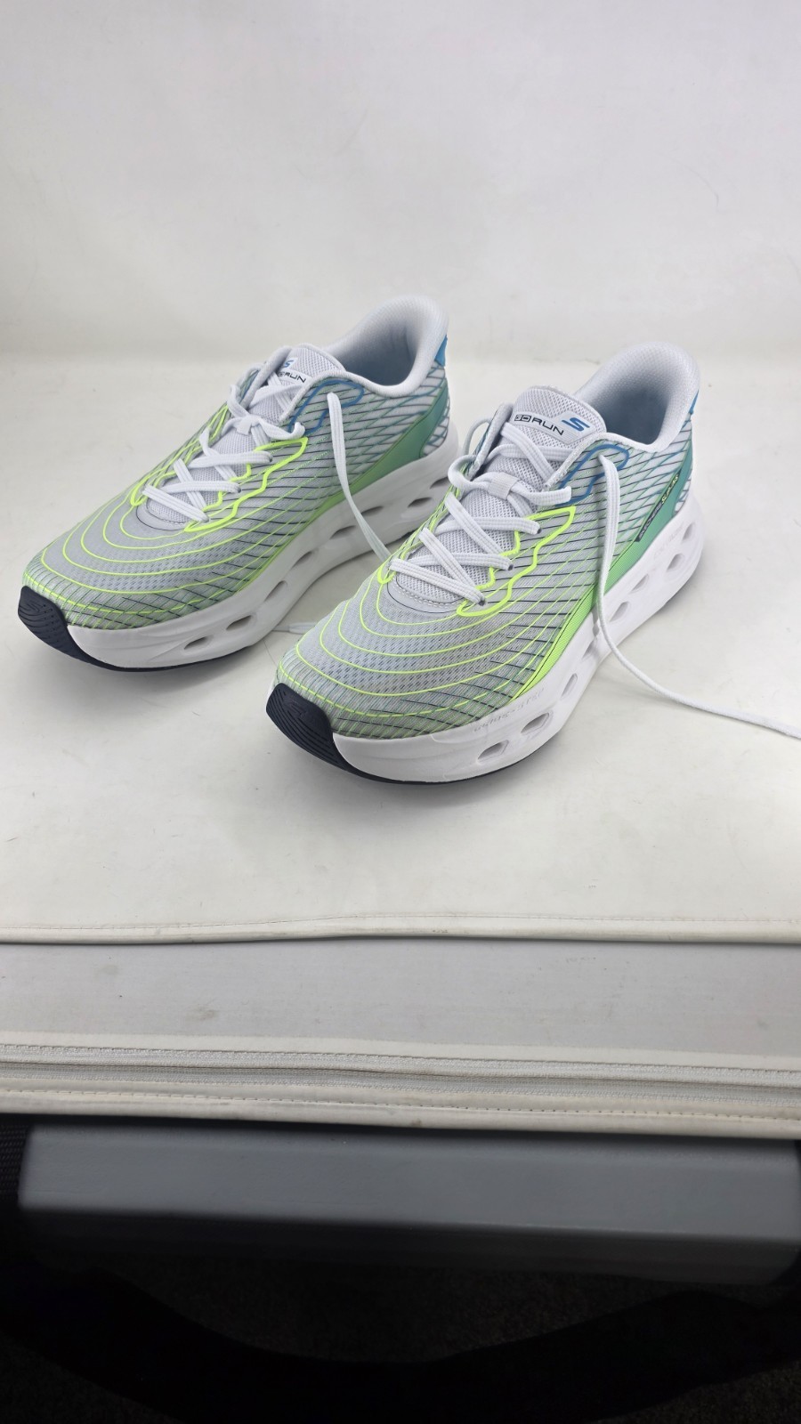 Sketcher Max Sapphire White/Green – Men’s Slip-Ins Size 11