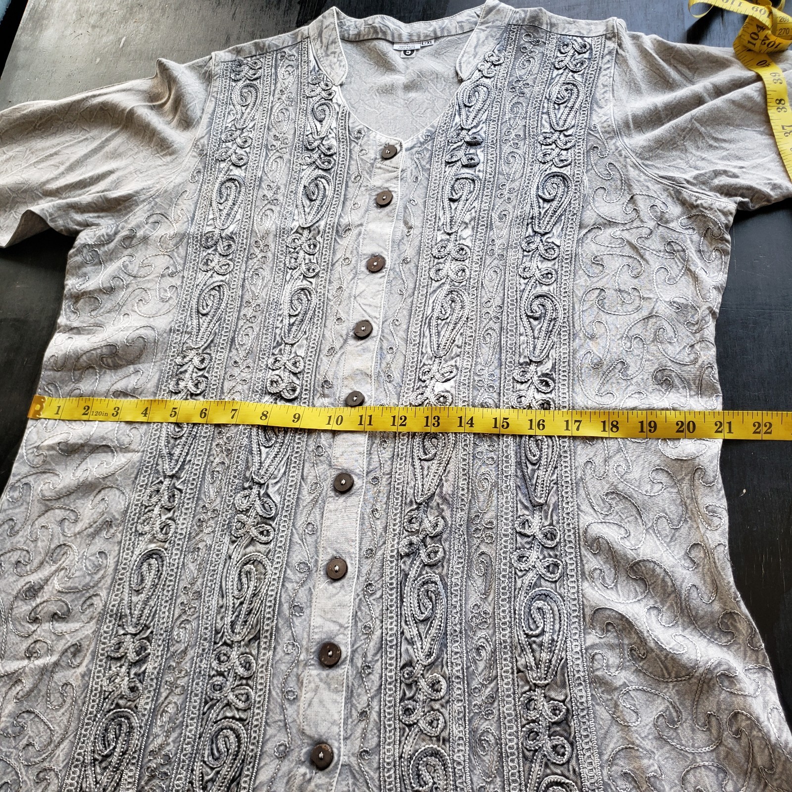 Boutique Embroidered Tunic Top L/XL Dove Gray Button Front Tie Back Boho Artsy