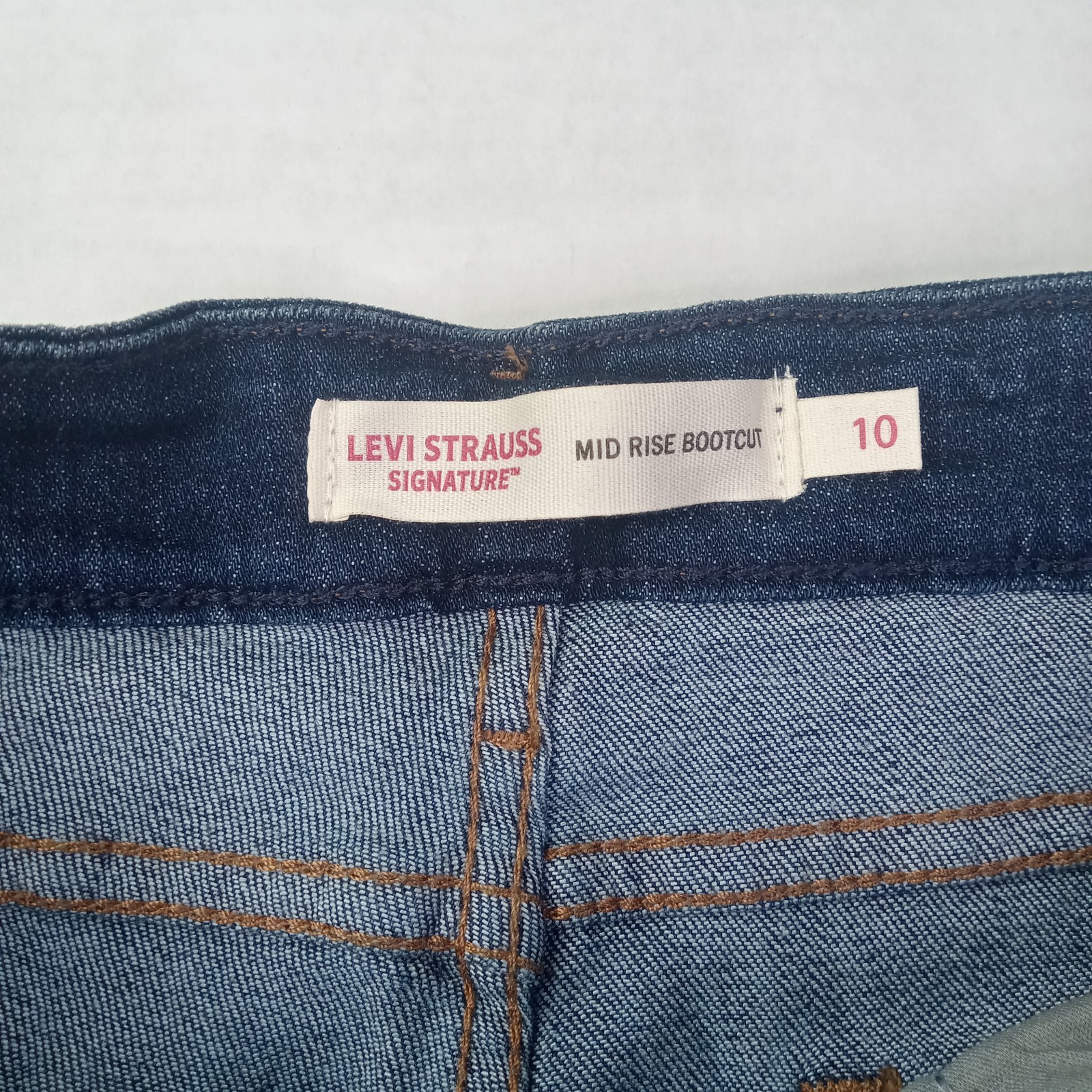Levi Strauss Signature Mid Rise Bootcut Jeans Women’s Size 10M 30×32 Blue