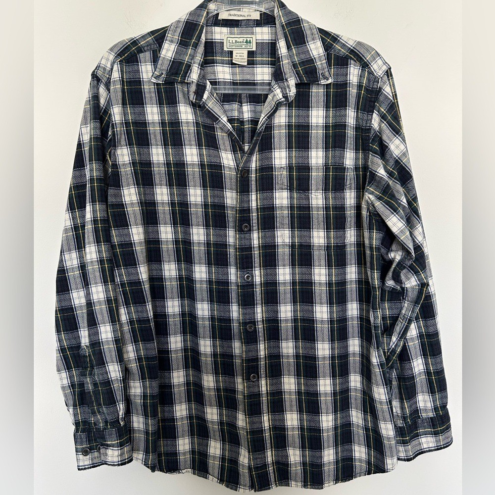 L.L. Bean Flannel Button Up Navy Medium Traditional Fit Plaid Cotton 228061