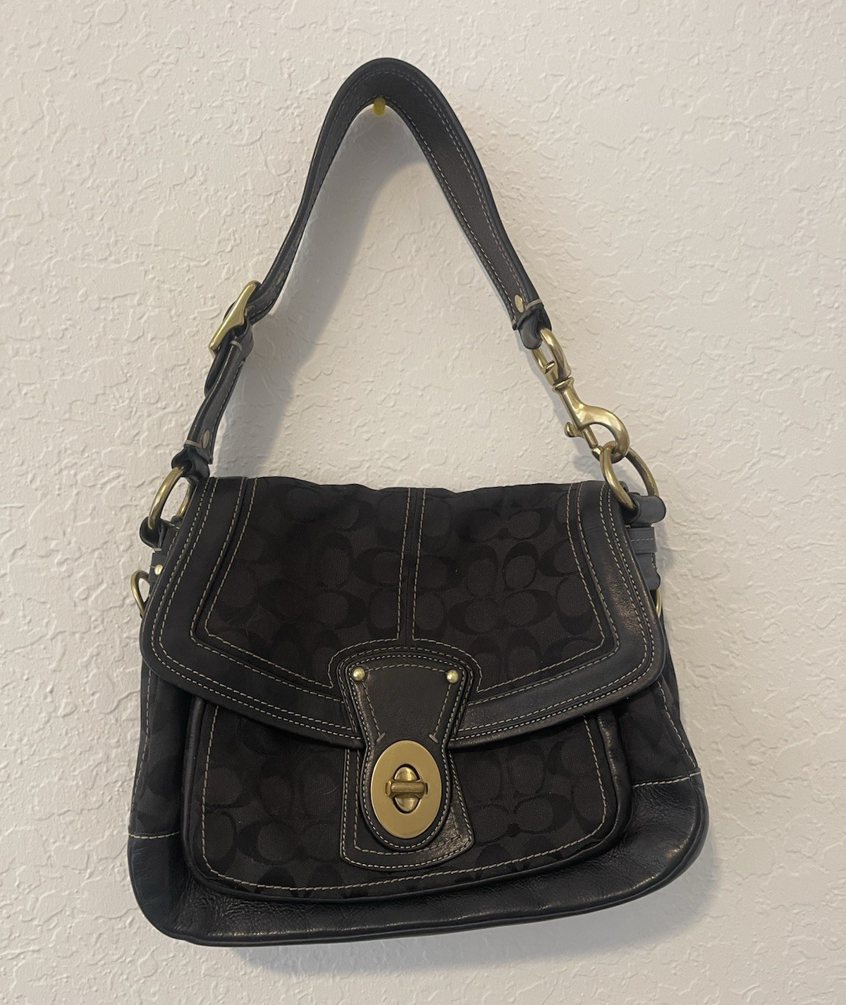 Coach Black Logo Shoulder Bag Turn Lock Zip Gold Hardware Lined Inner Pockets