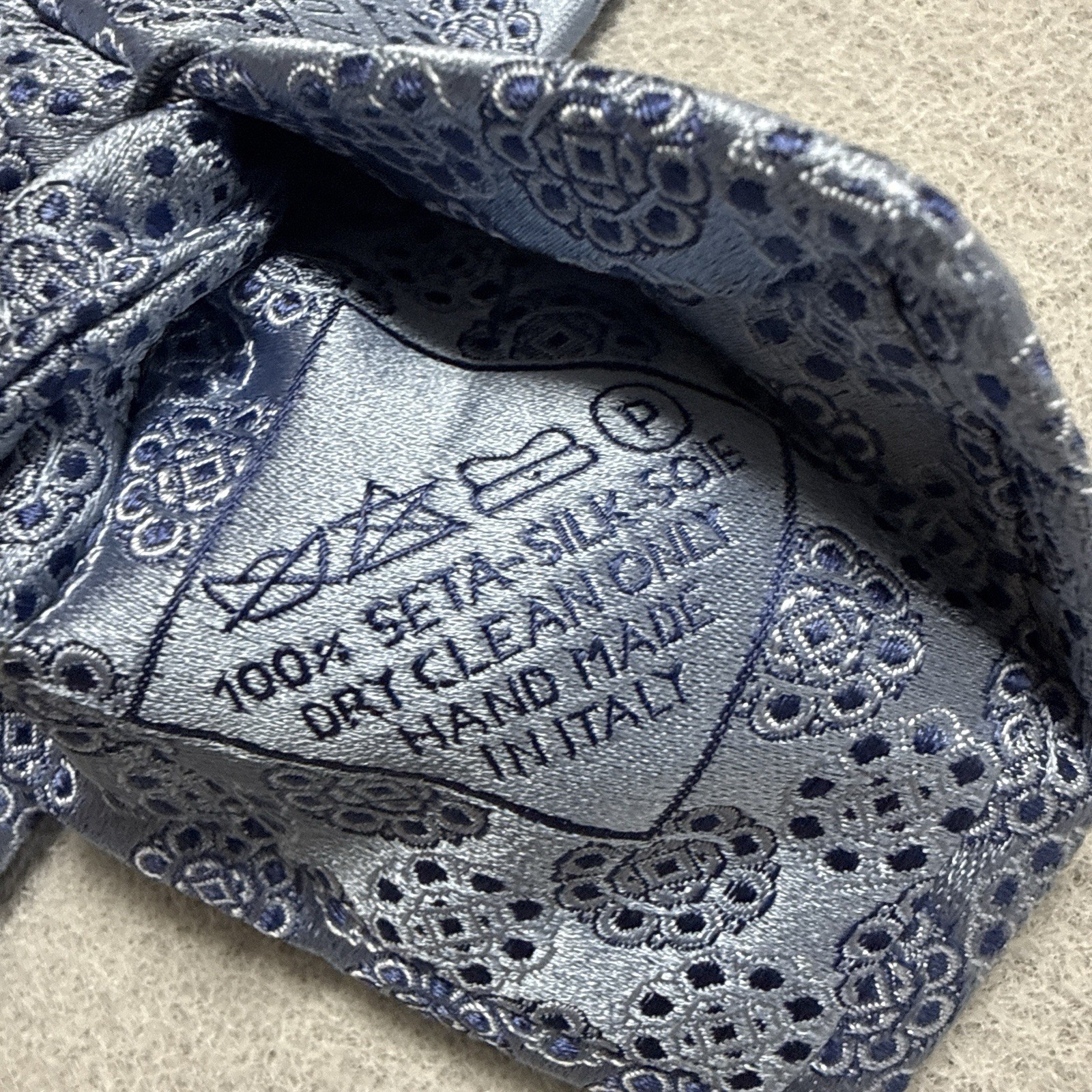 Brioni Silk Tie Blue Silver Medallion Floral Geometric Pattern 9cm Made in Italy