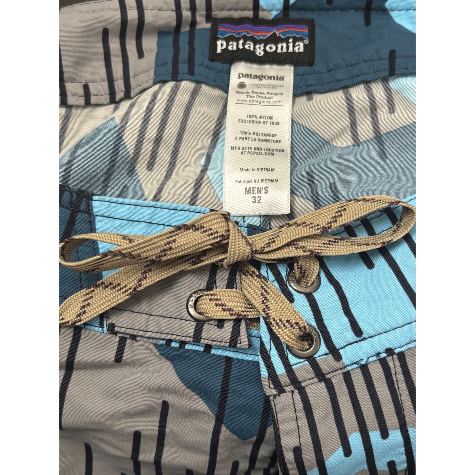 Patagonia Men’s Twenty-Three’s Wavefarer Board Shorts in Land Quilt Sky Size 32