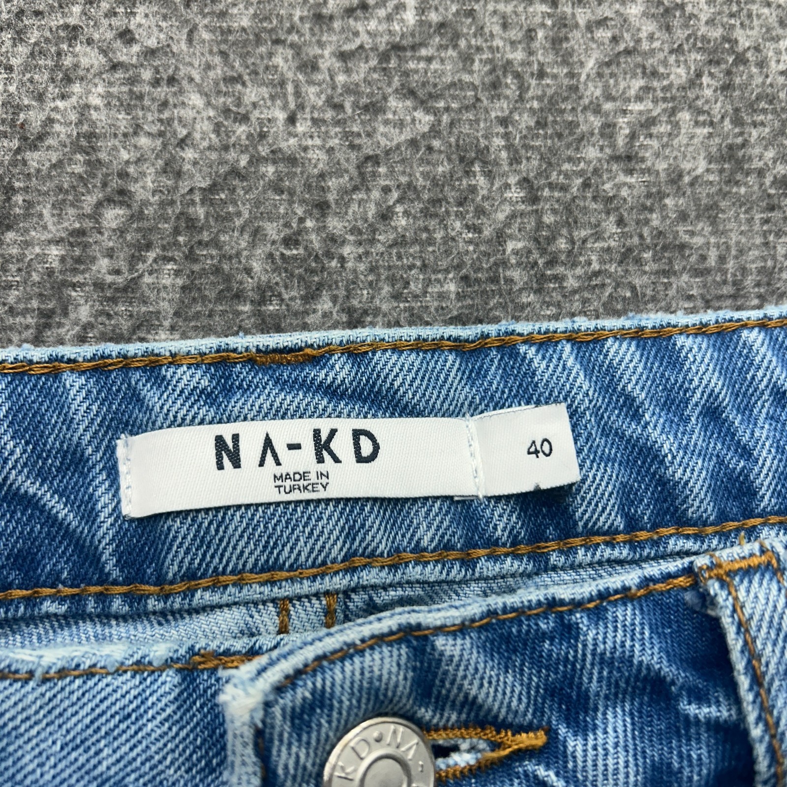 NA-KD Denim Shorts Size 40 Medium Wash Blue High Waisted Raw Hem