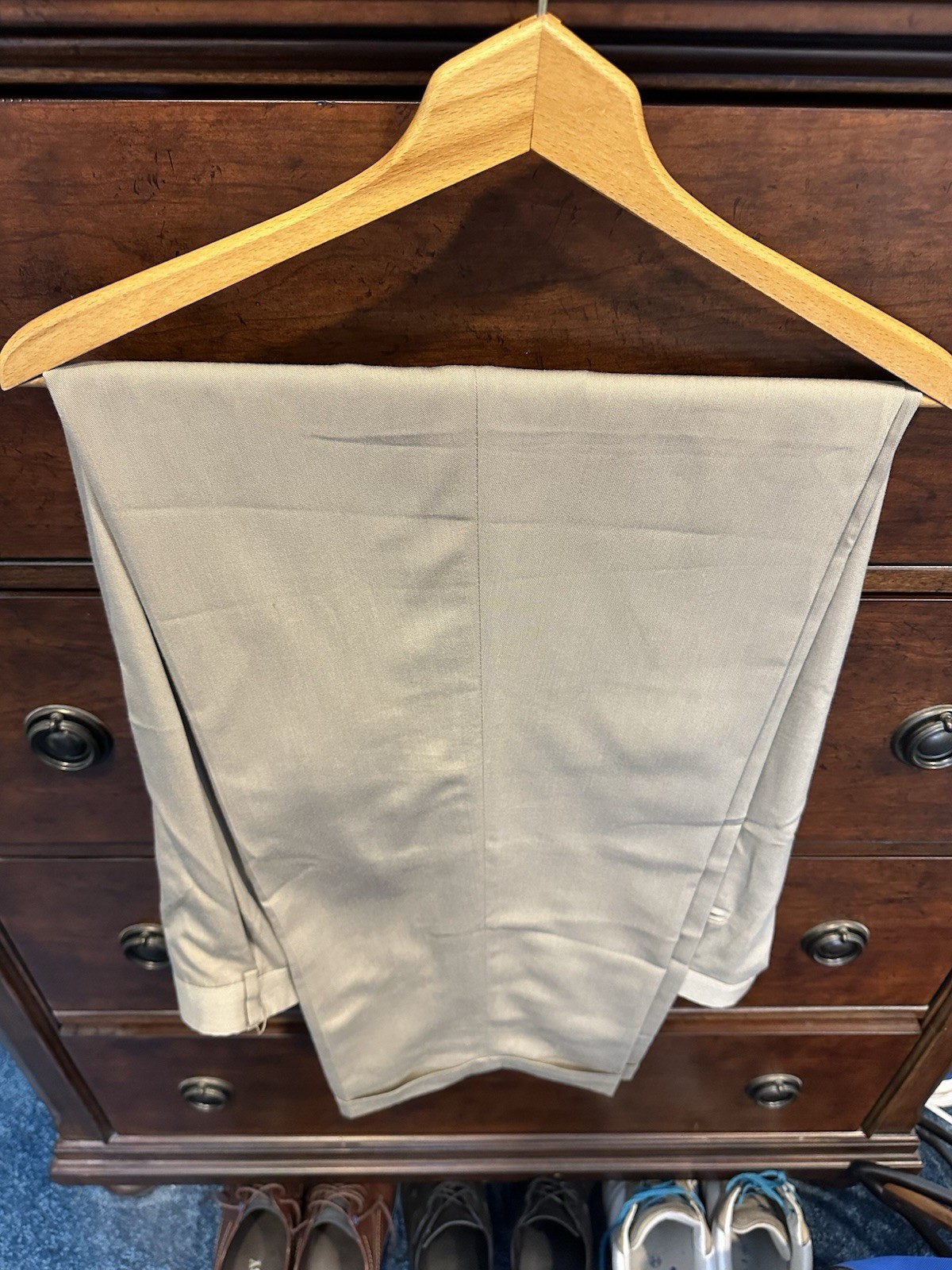 Perry Ellis Men’s Dress Pants 100% Poly Gabardine 42×30 off white No Cuff NICE