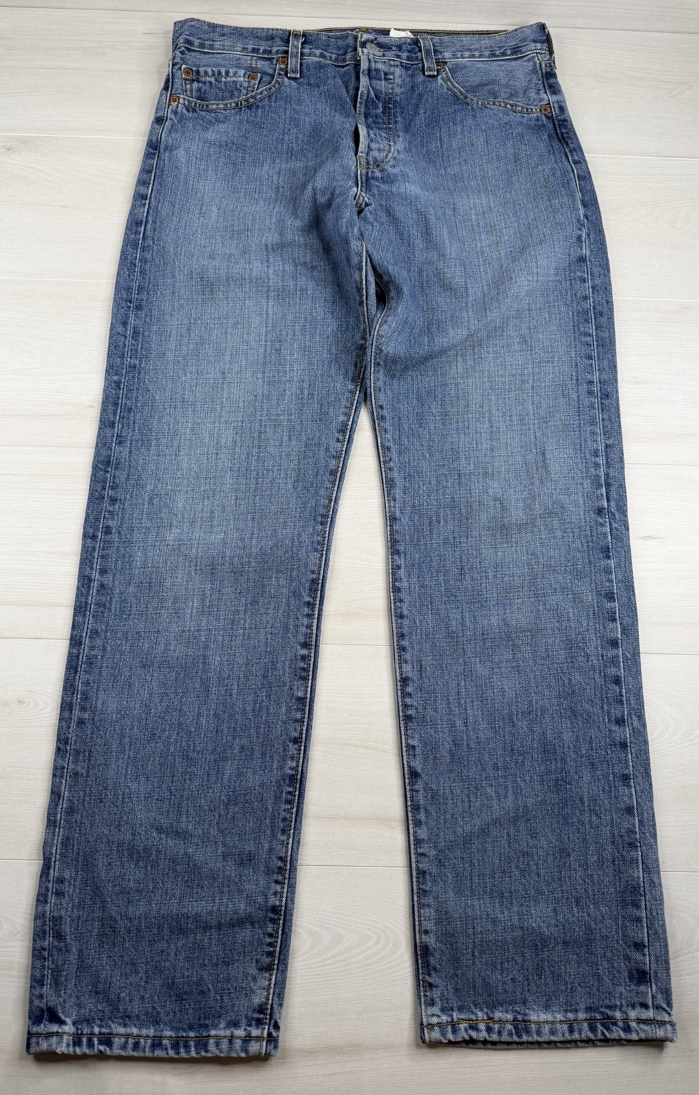Vtg Levis 501xx Jeans Straight Button Fly Blue Medium Wash 2000s Y2K Mens 34×32