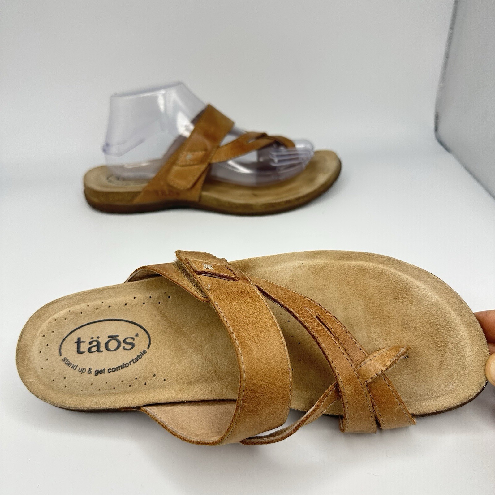 Taos Perfect Women 10 Tan Leather Strappy Toe Loop Adjustable Sandal