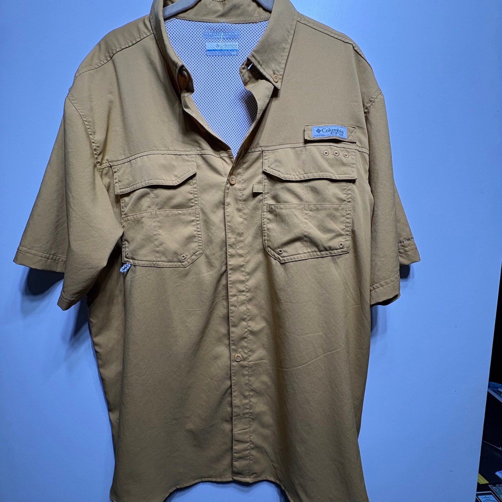 Columbia PFG Blood N Guts Shirt Mens Medium Tan Short Sleeve Fishing Omni-Shield