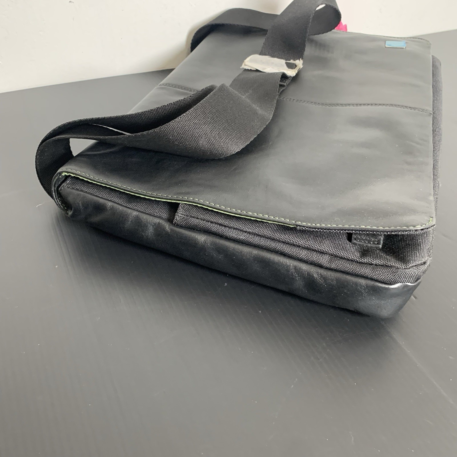 Knomo London – Black Laptop Business Messenger Bag with Shoulder Strap
