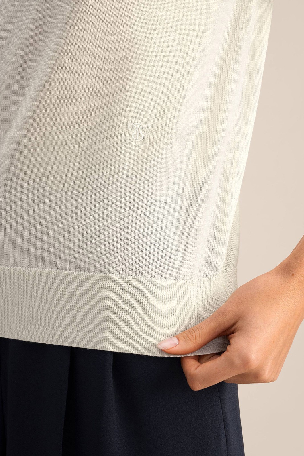 $139 / LILYSILK Solomon SILK-CASHMERE Short-Sleeve TURTLENECK SWEATER – S