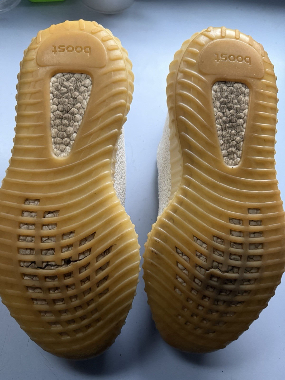 Adidas Yeezy Boost V2 Men’s Athletic Sneaker Cream White 779001 Fit US Sze 8