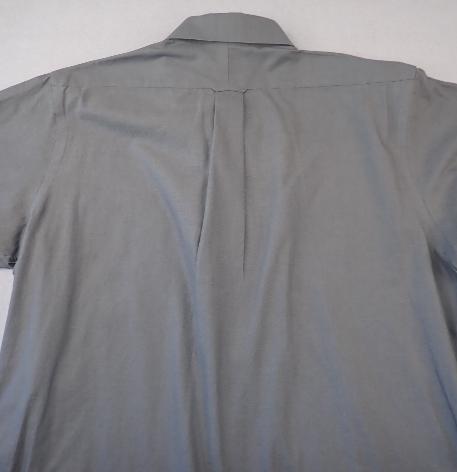 IZOD Dress Shirt Men’s L Gray Cotton Easy Care Pinpoint Oxford 16.5- 34/35