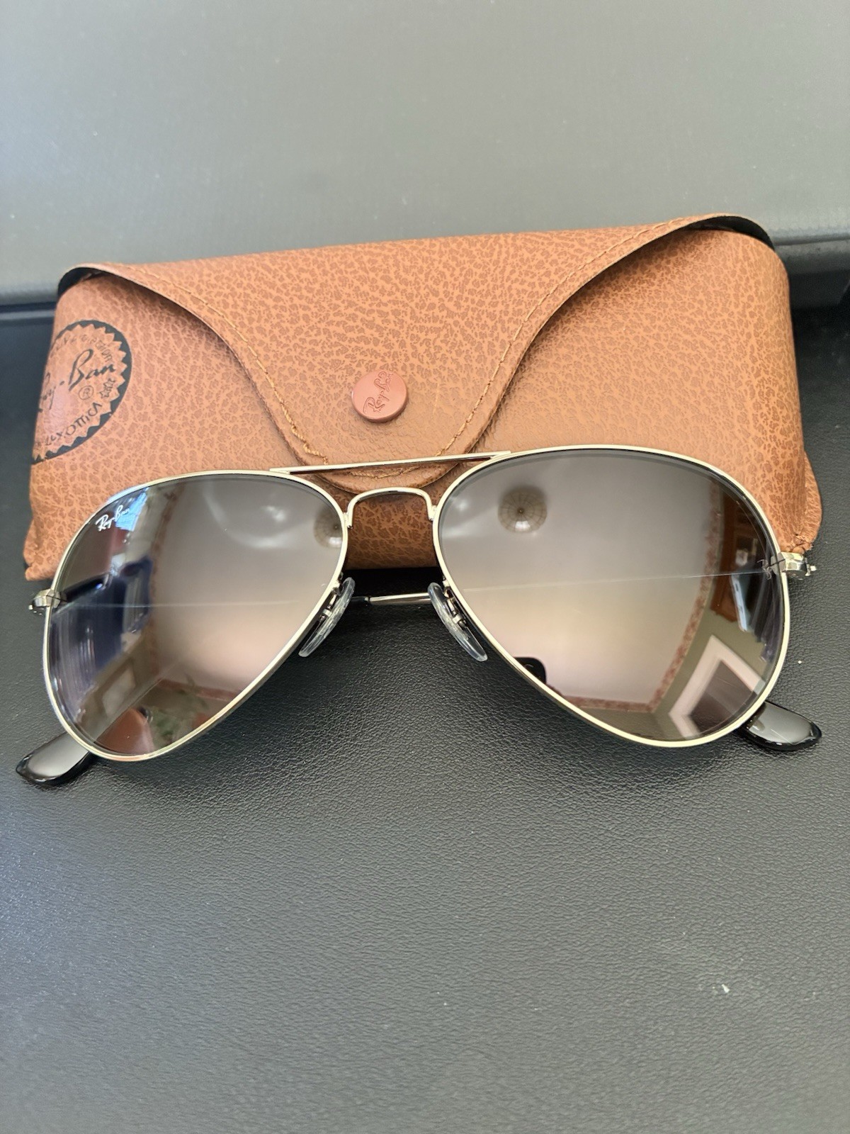 Ray-Ban Aviators RB3025 58mm. Silver Frame with Light Grey Gradient Lenses. New.