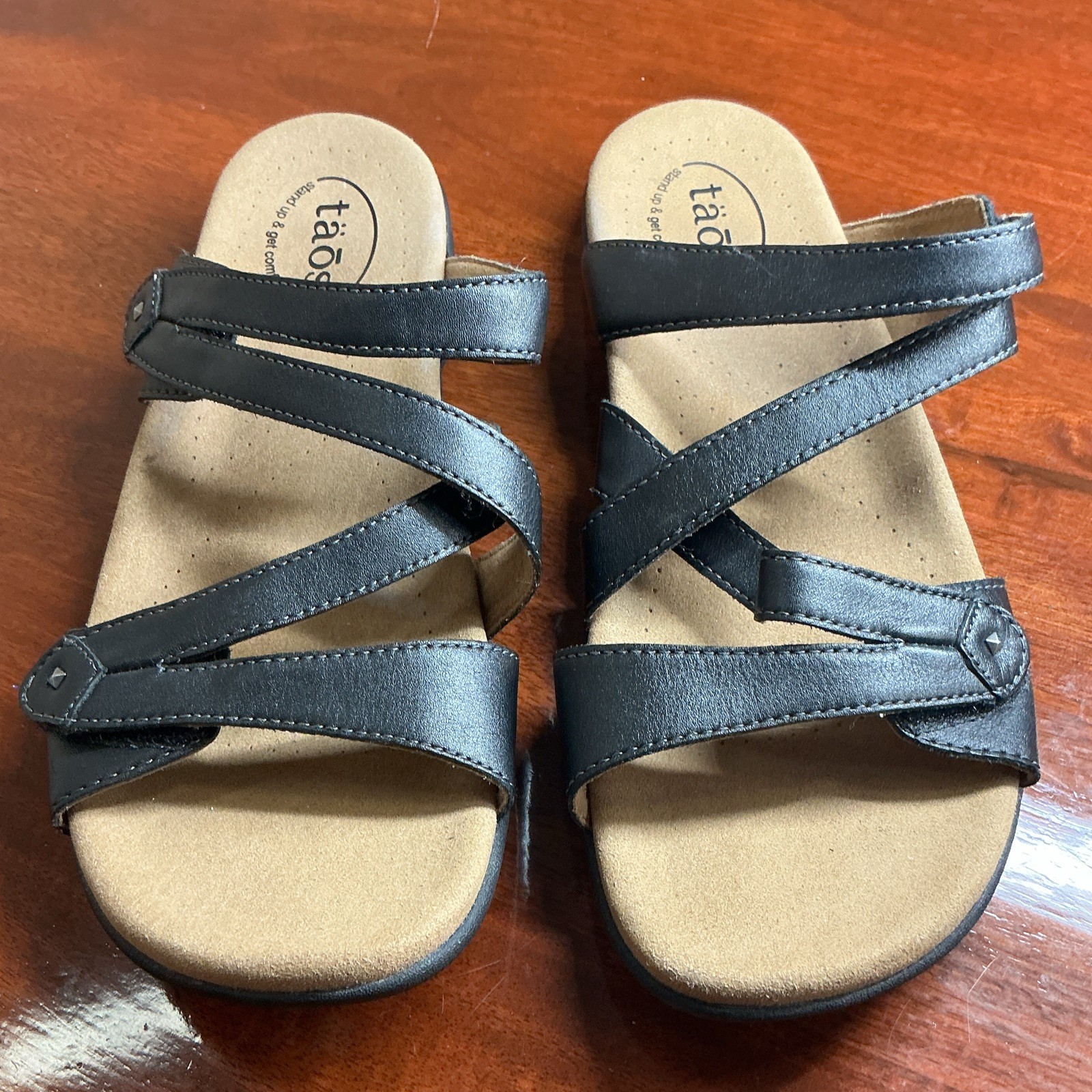 Taos Womens Strappy Slip-On Sandal Leather Black/Beige Quiet Luxury Casual US 10