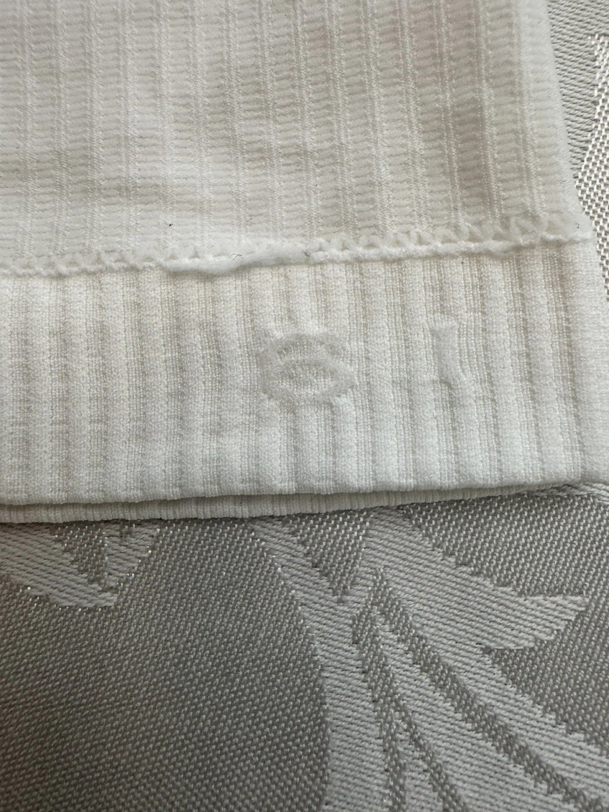 Lululemon Ebb To Street Tank Top Racerback athletic workout Size 6 B/C cup WHITE