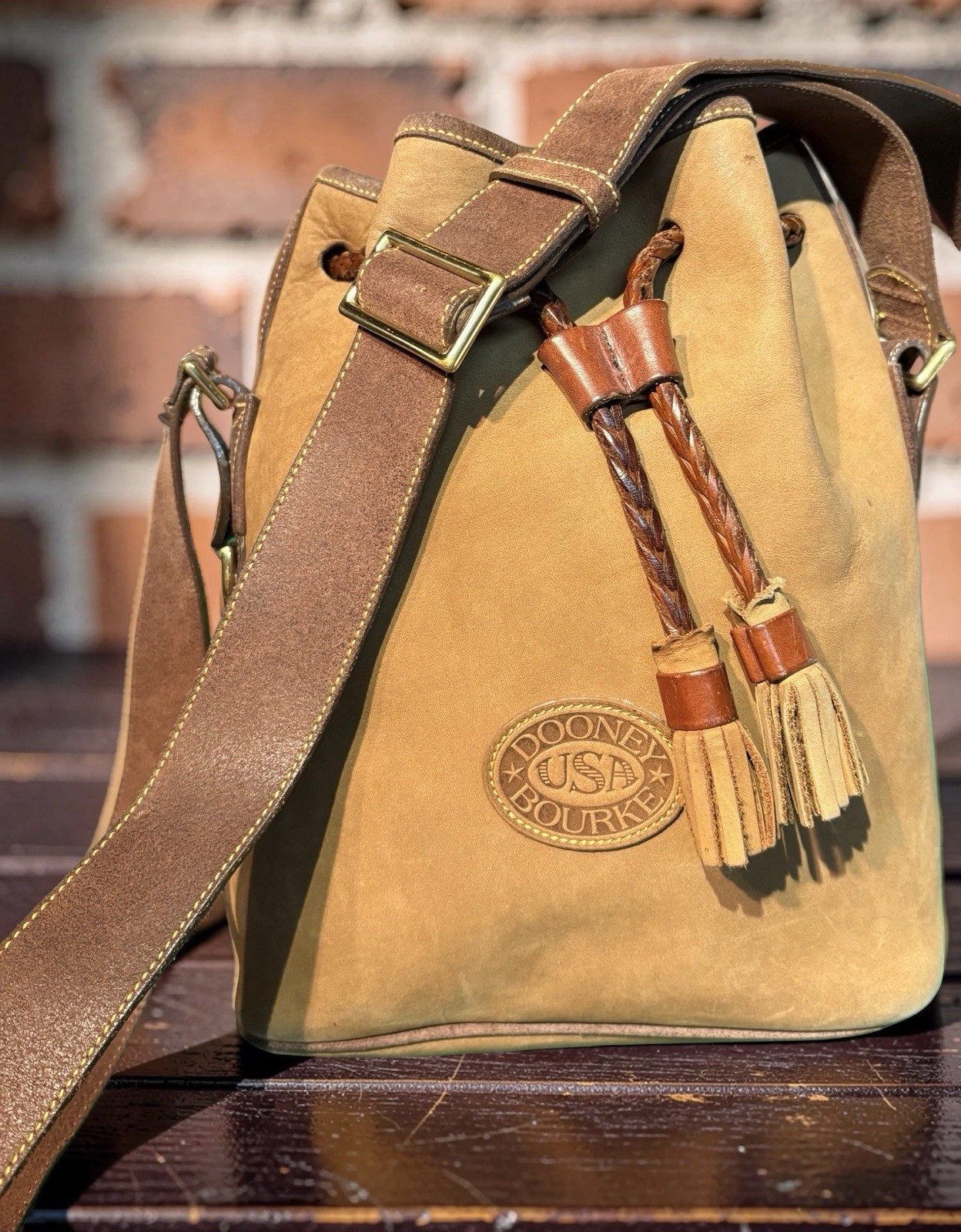 Dooney Bourke Vintage Saddle Tan Brown Bucket Drawstring Sac Bag Nubuck Leather