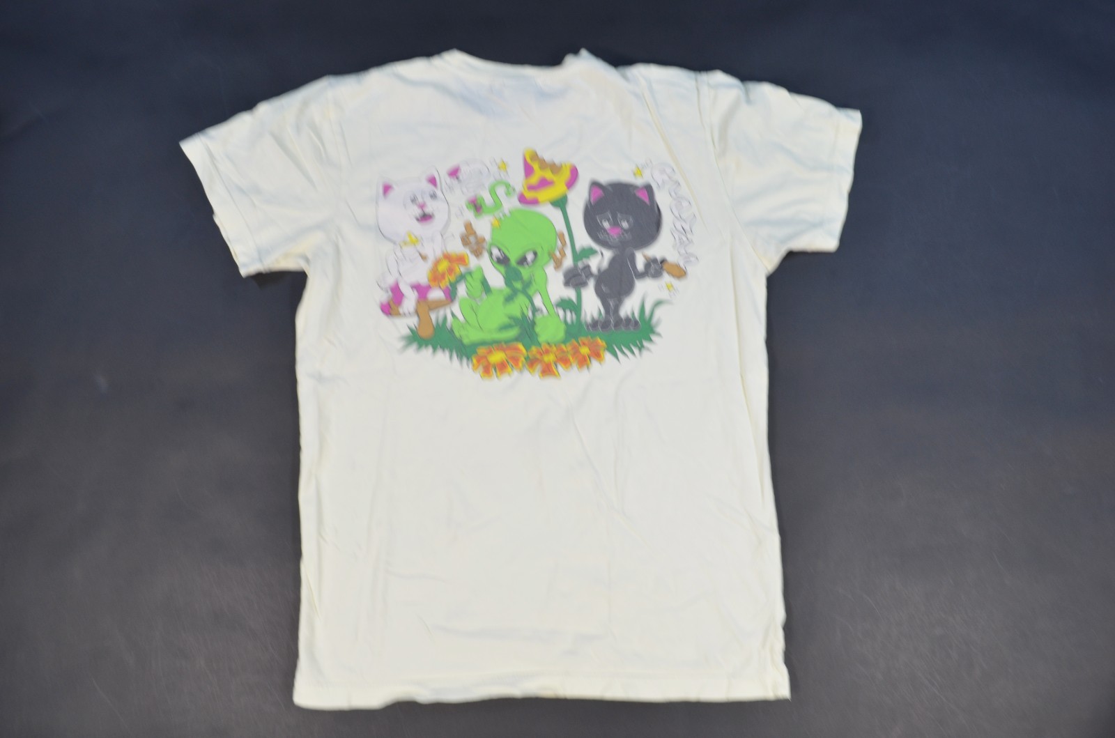 Rip N Dip Cats Alien Smoking Weed Streetwear Medium Skate Outdoors 420