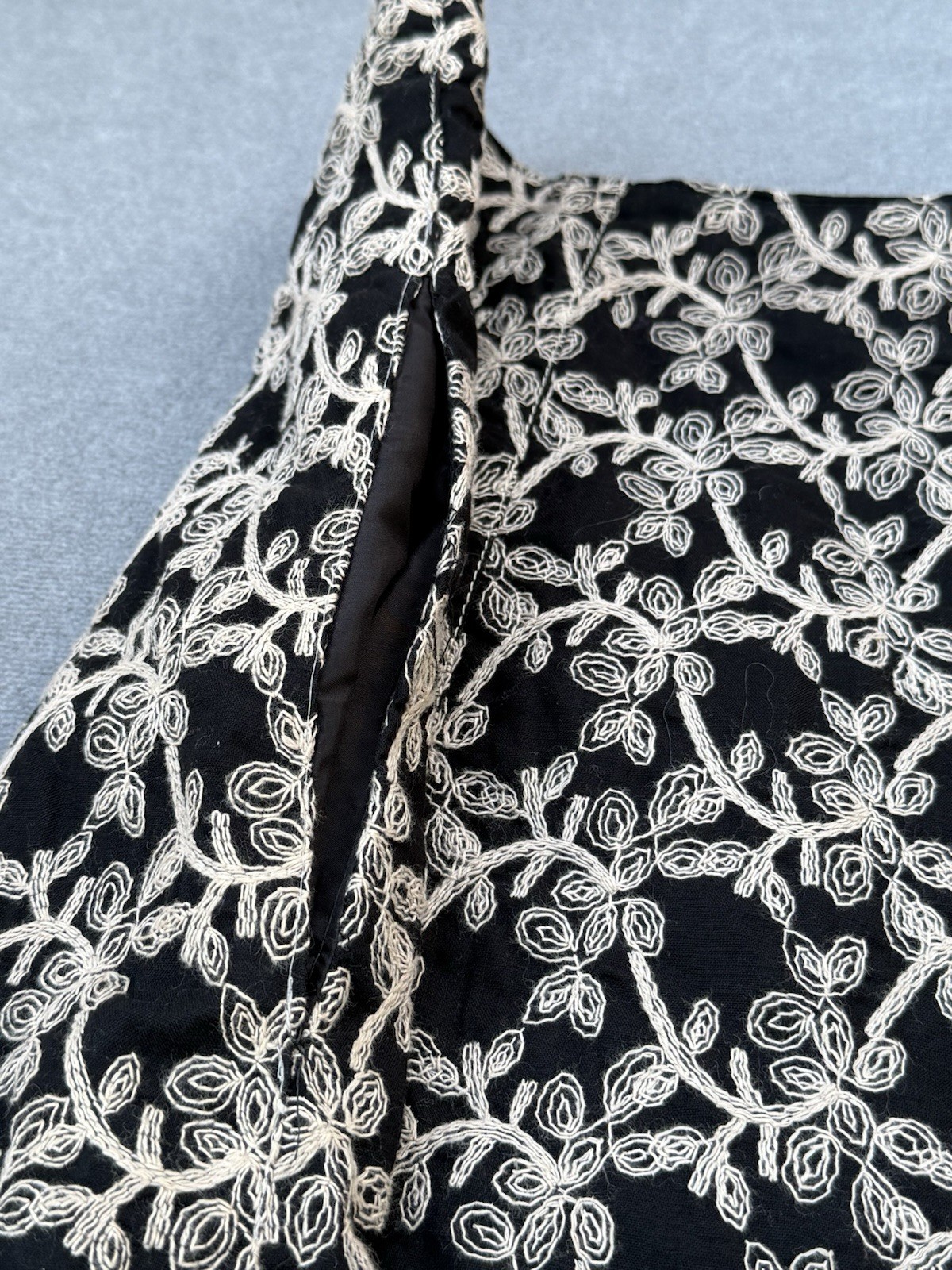 Axcess Black White Embroidered Floral A-Line Knee Length Skirt Size 12 Lined