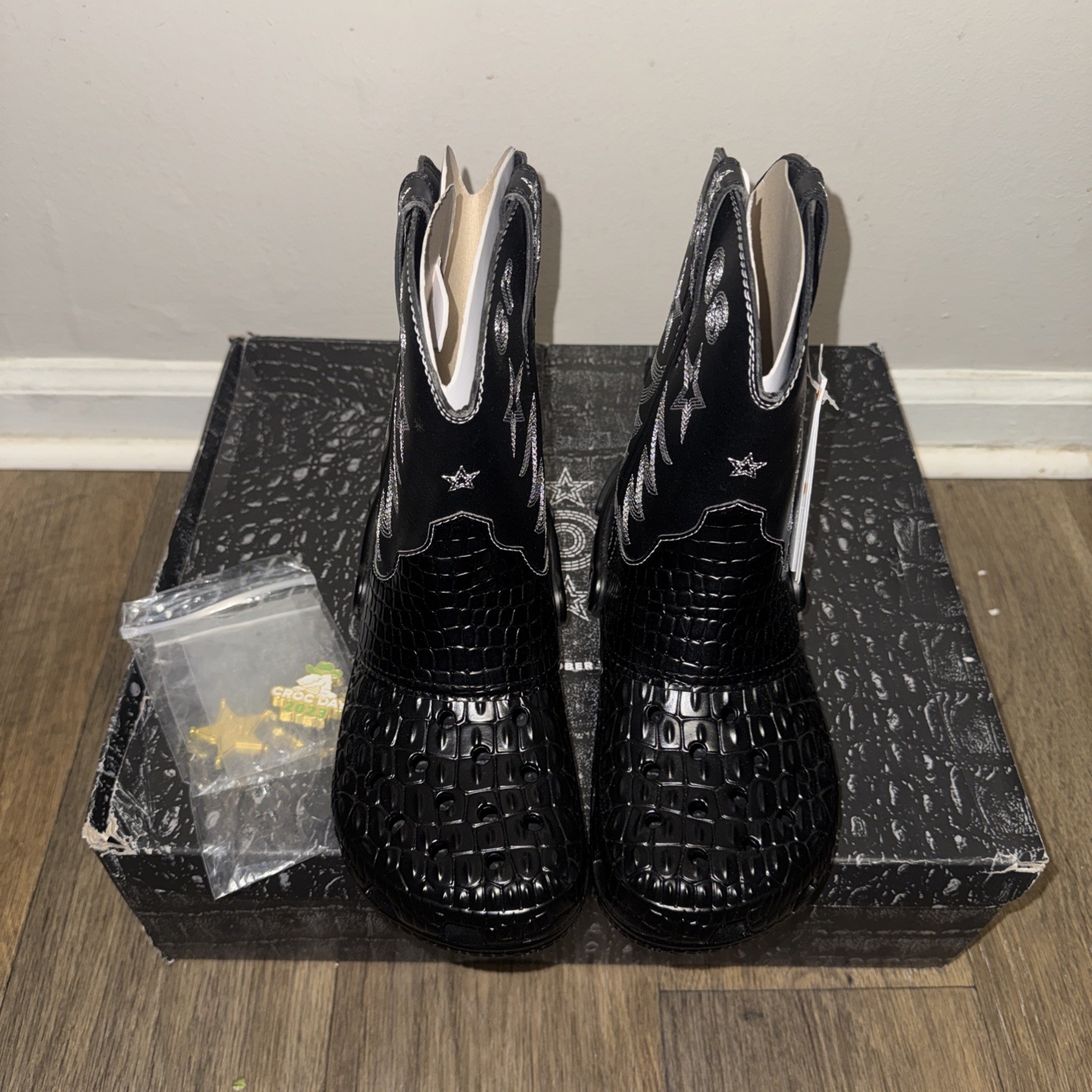 “Crocs Classic Cowboy Boot Black Size M4/W6 with Original Box Spurs and Charms
