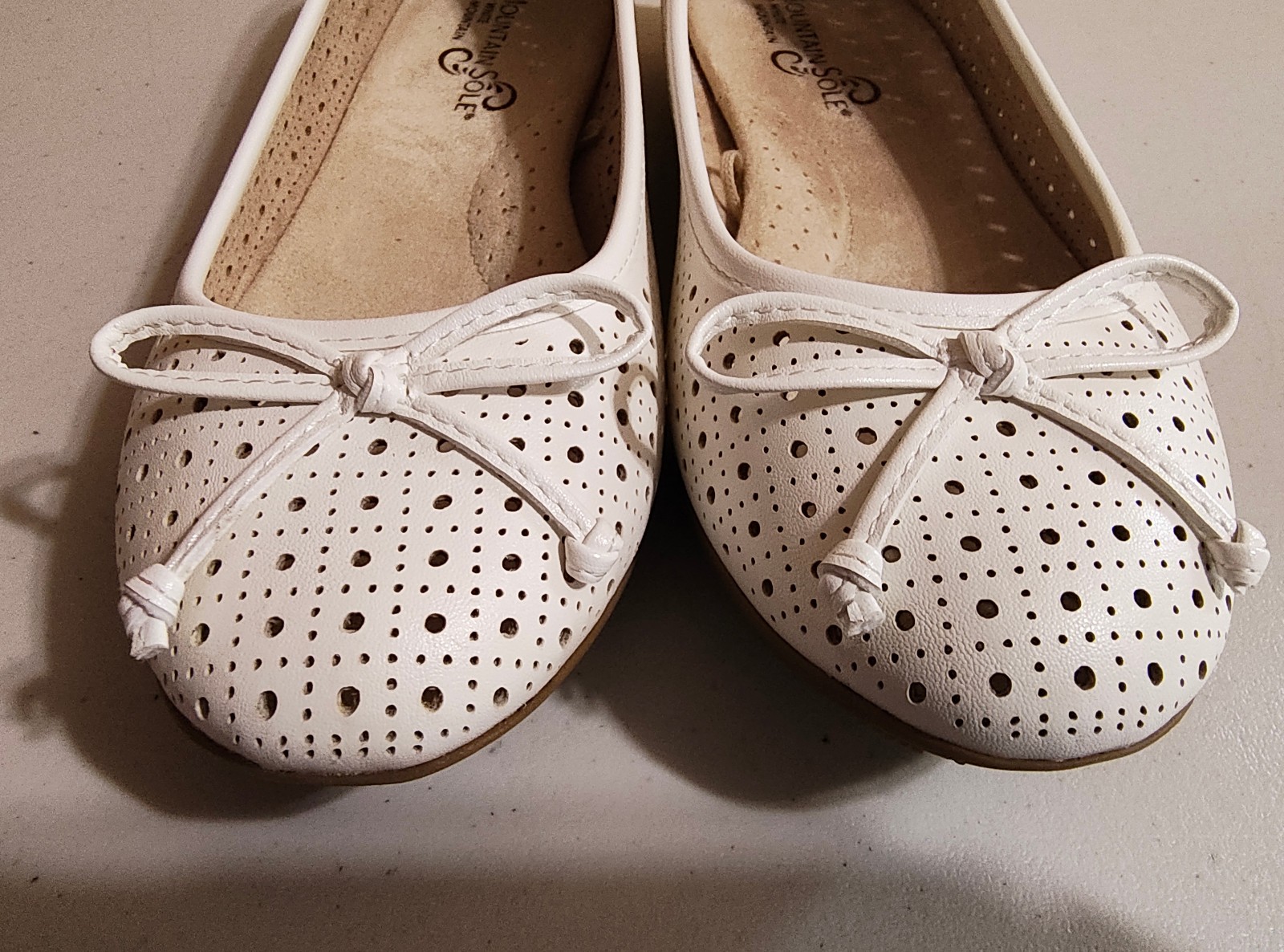 Mountain Sole by White Mountain Cliffs Cheryl Flats White Size 7