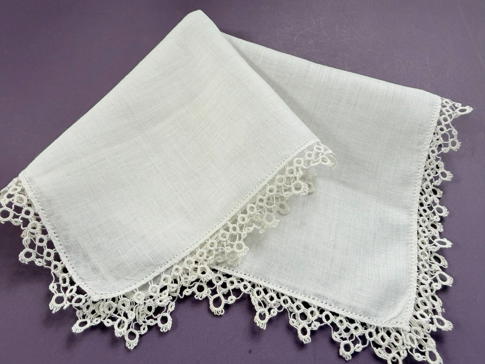 VINTAGE HANKY WHITE HAND TATTED EDGING LINEN CENTER WEDDING FORMAL 1930-40s