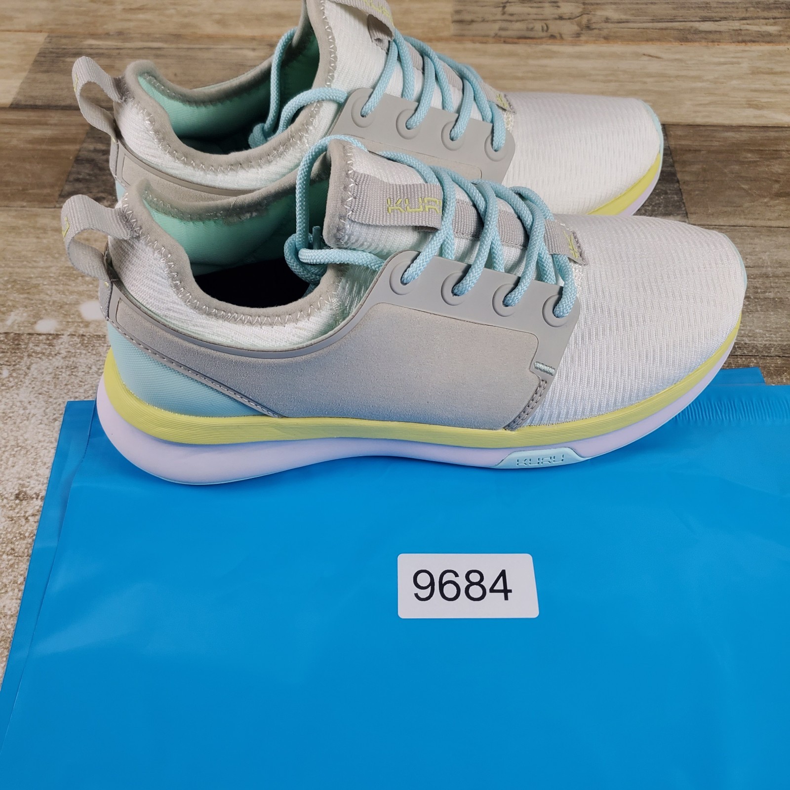 Kuru Atom Womens Shoes Sz 7.5 M Athletic Bright White Ice Blue Lace-Up Sneakers