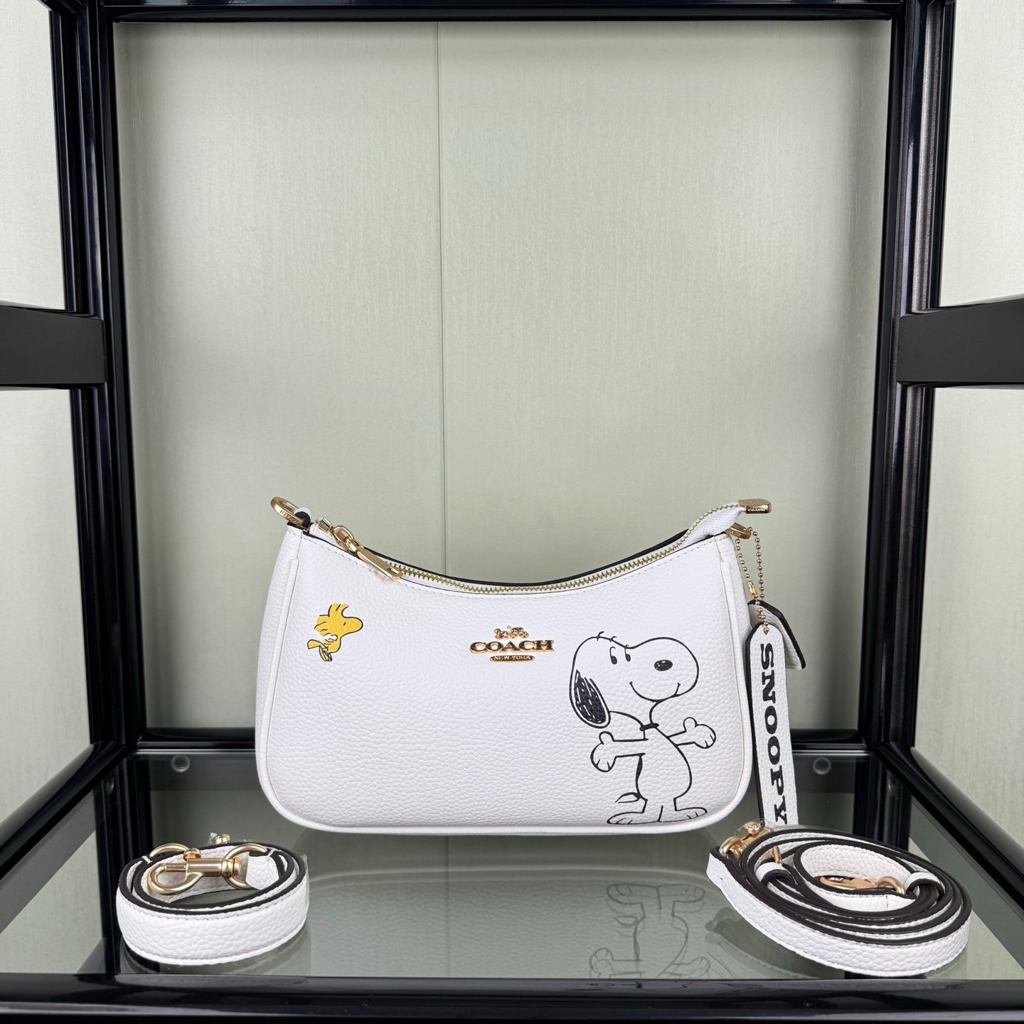 COACH CBJ76 Teri Shoulder Bag Leather PEANUTS Collaboration Snoopy Chalk Multi
