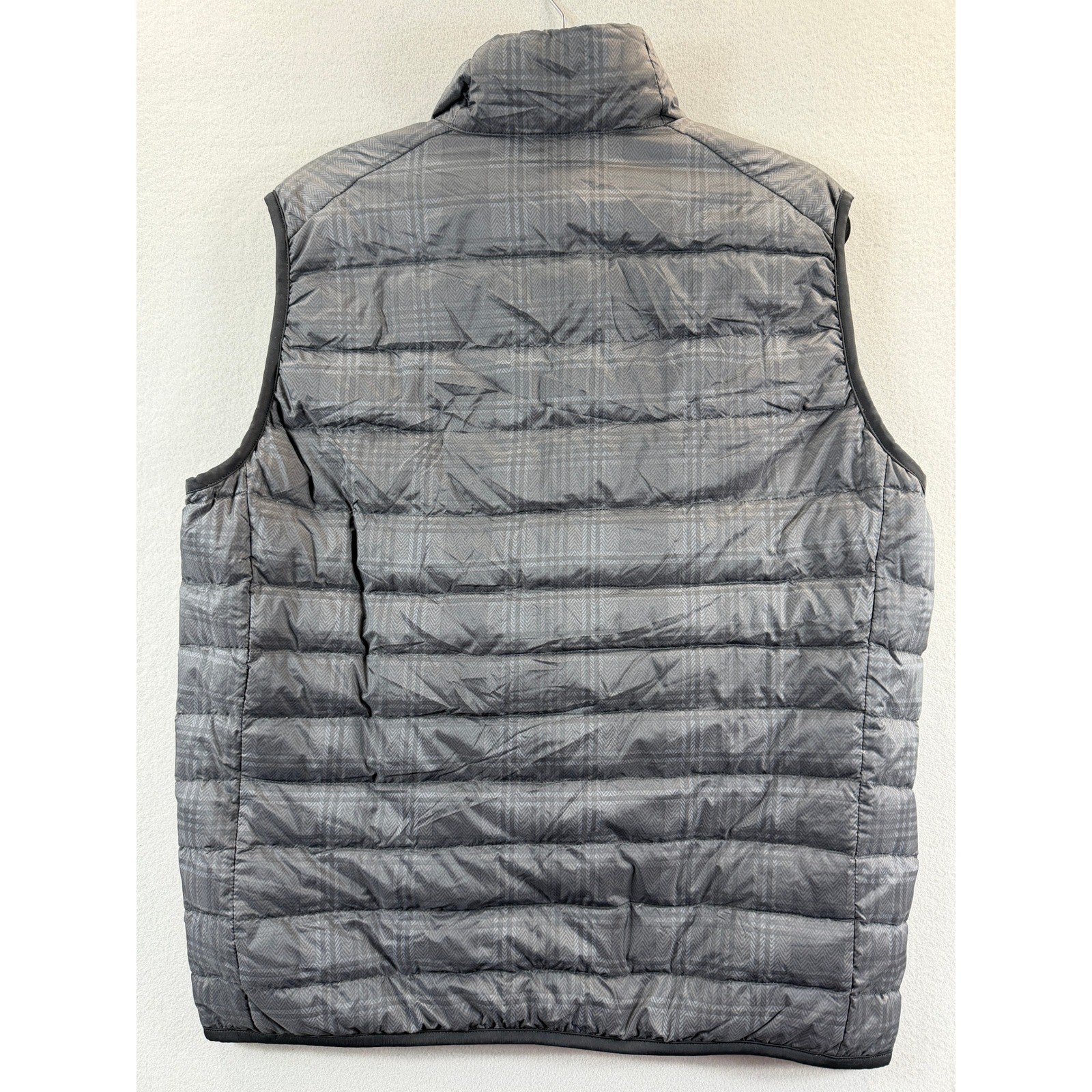 Uniqlo Puffer Vest Mens Large Gray Herringbone Plaid Ultra Light Down Sleeveless