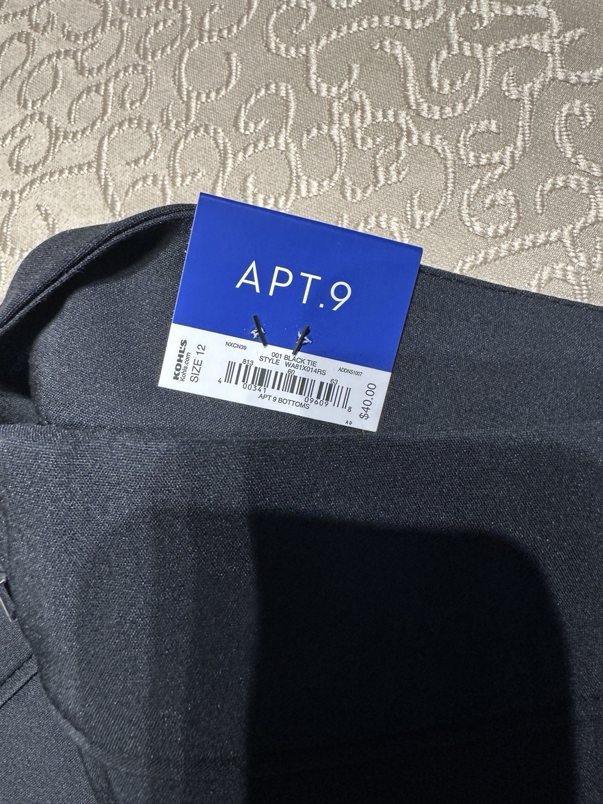 Apt. 9 Women’s Black Mid Rise Straight Fit Capri Pants Easy Care 22″
