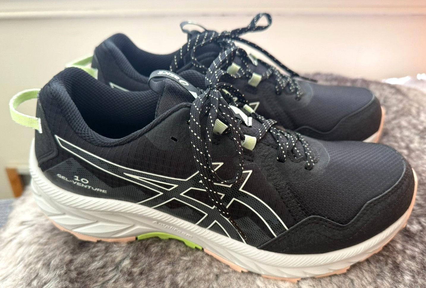 NEW (NWB) ASICS Gel Venture-10 in Black/Whisper Green – Womens 9.5