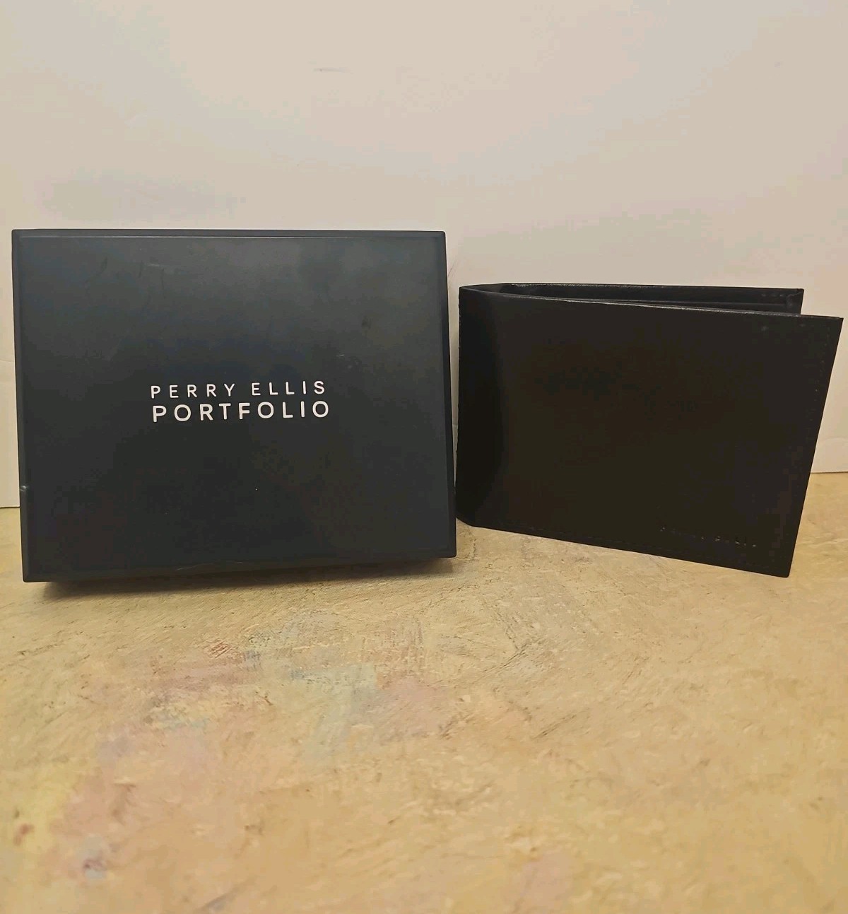 Perry Ellis Portfolio Men’s Bifold Wallet Passcase with Removable ID Case Black
