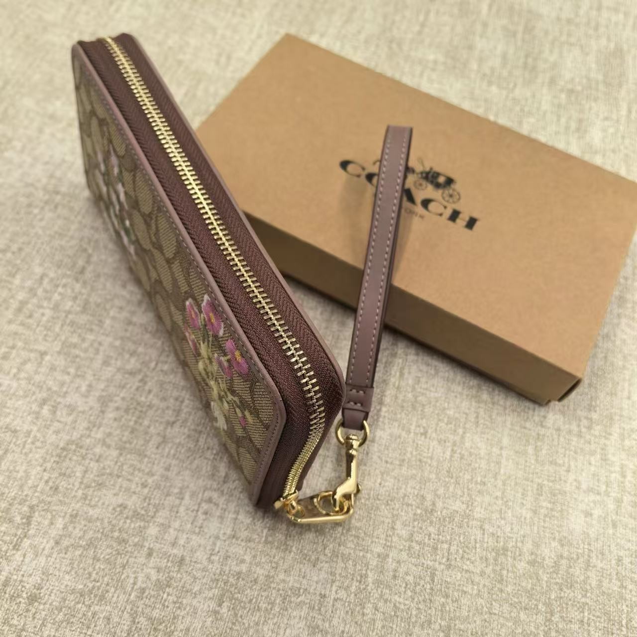 Coach CEC23 Long Zip Around Wallet Signature Jacquard Floral Wristlet