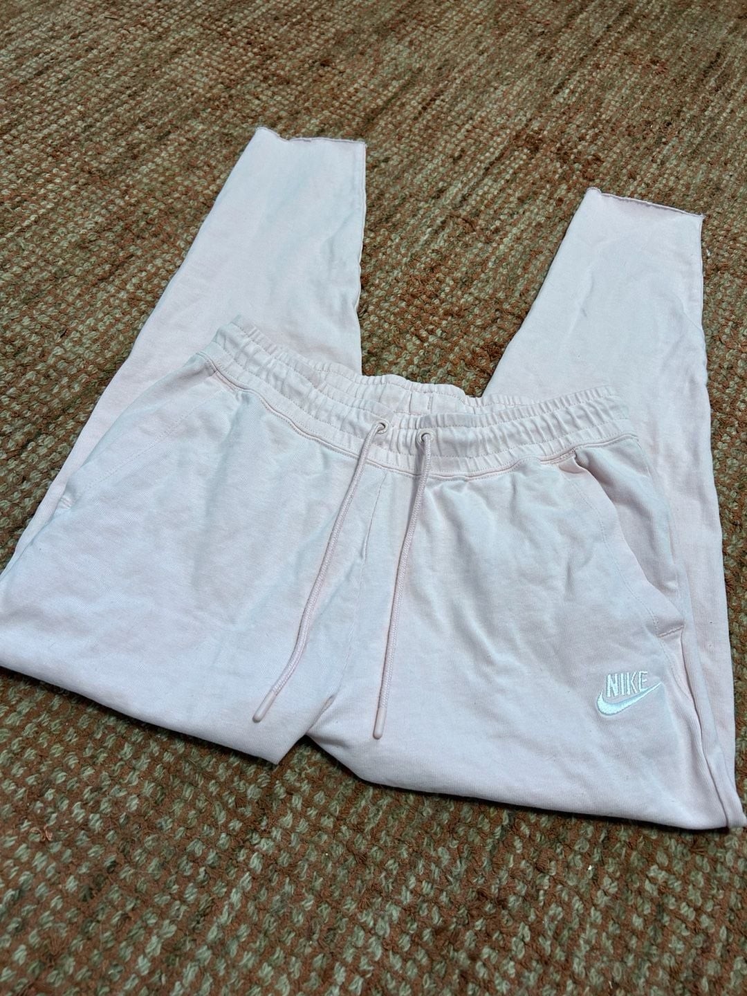 Nike Sportswear Club Fleece Women’s Raw Edge Jogger Sweatpants