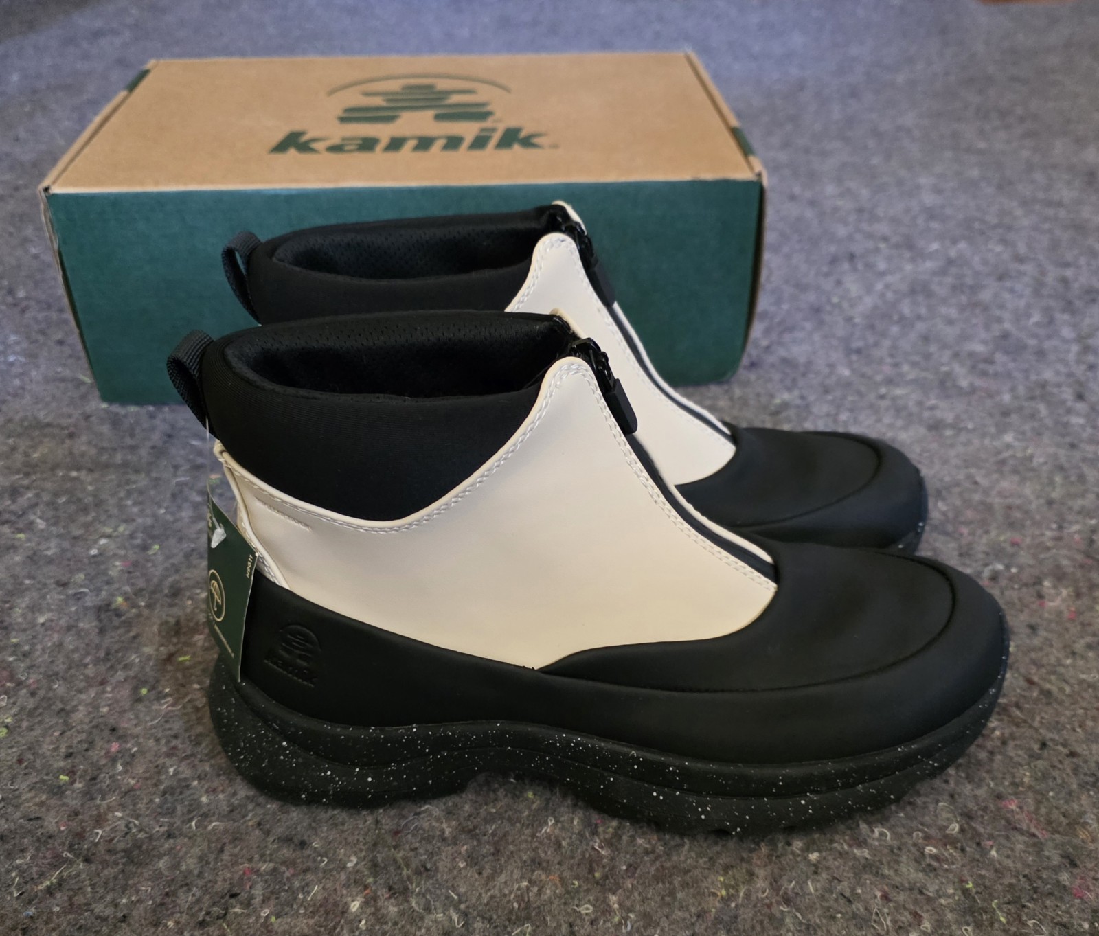 KAMIK ECLIPSEZ ~ WOMEN’S BEIGE/BLACK FRONT ZIP ANKLE SNOW BOOTS ~ 8 NEW IN BOX
