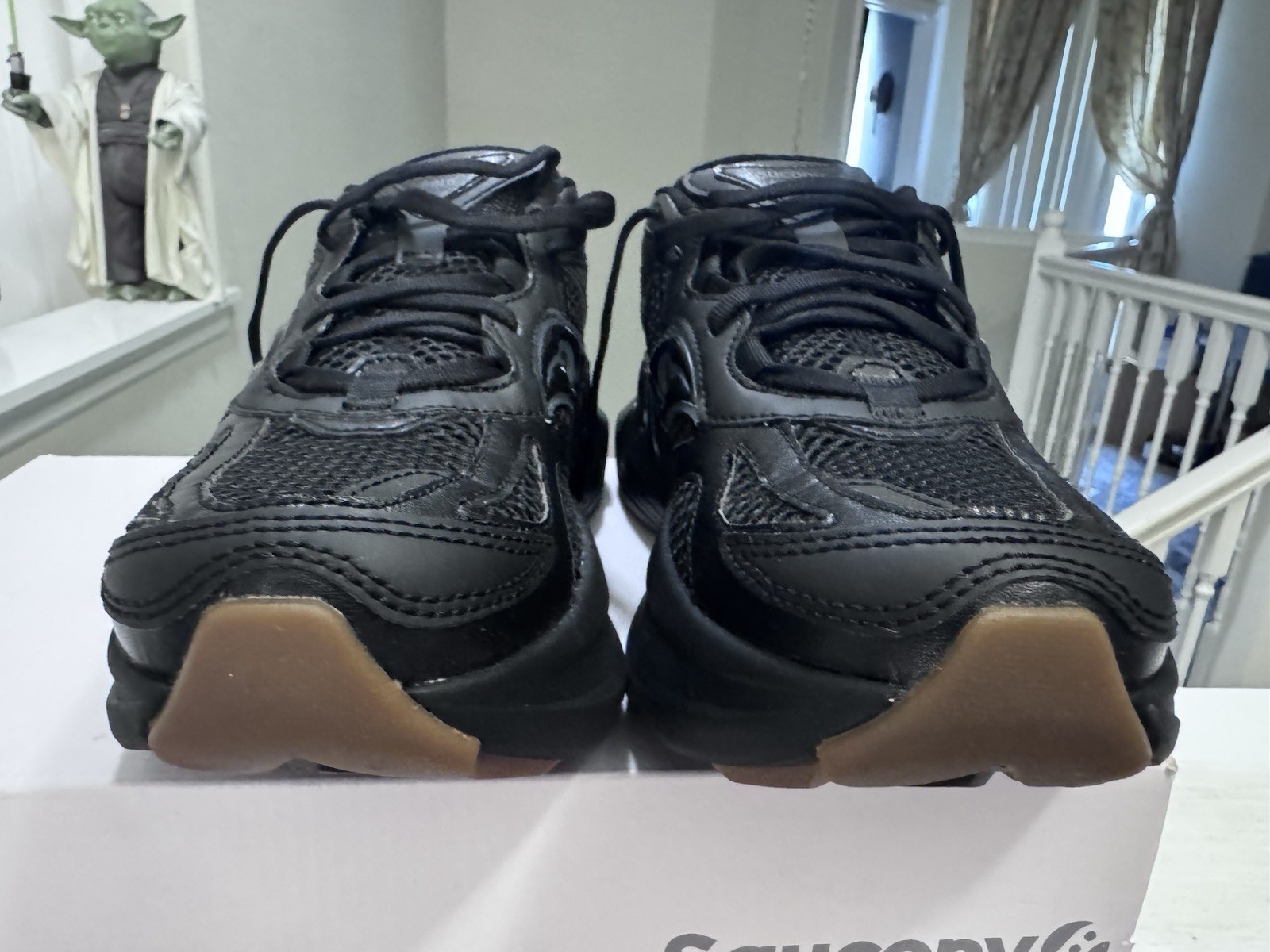 Saucony Grid NXT S70797-3 Triple Black Shoes Men’s 6, Women’s 7.5