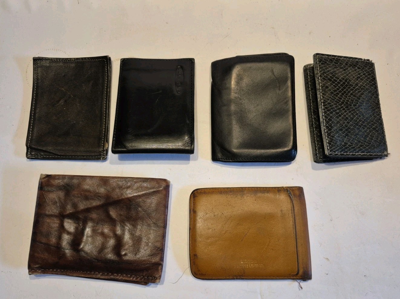 Lot of 6 Vintage Leather Men’s Wallets Various Styles Pre-owned