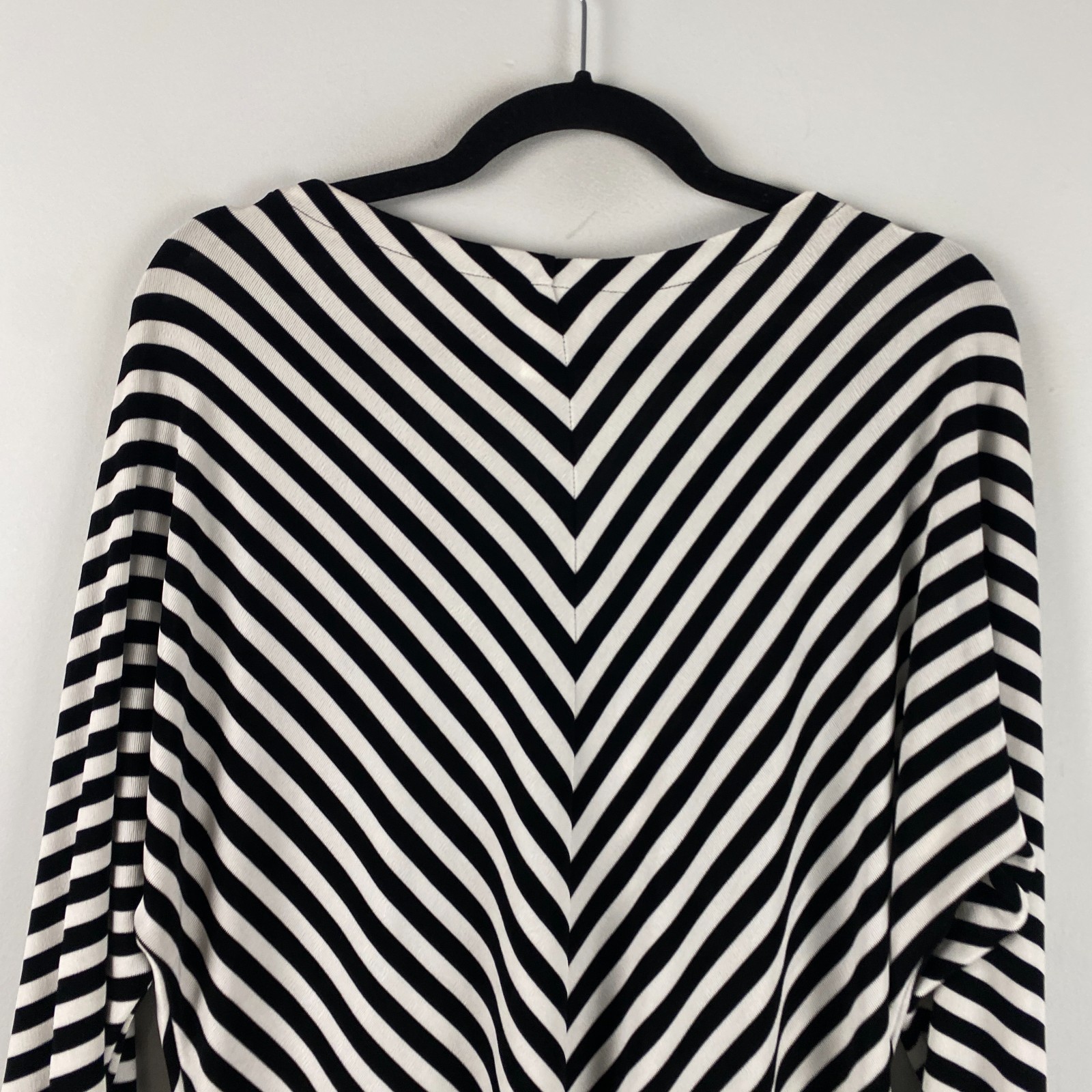 Chicos Travelers Blouse Size 2 US Large Black White Slinky Knit V Neck 3/4 Slv