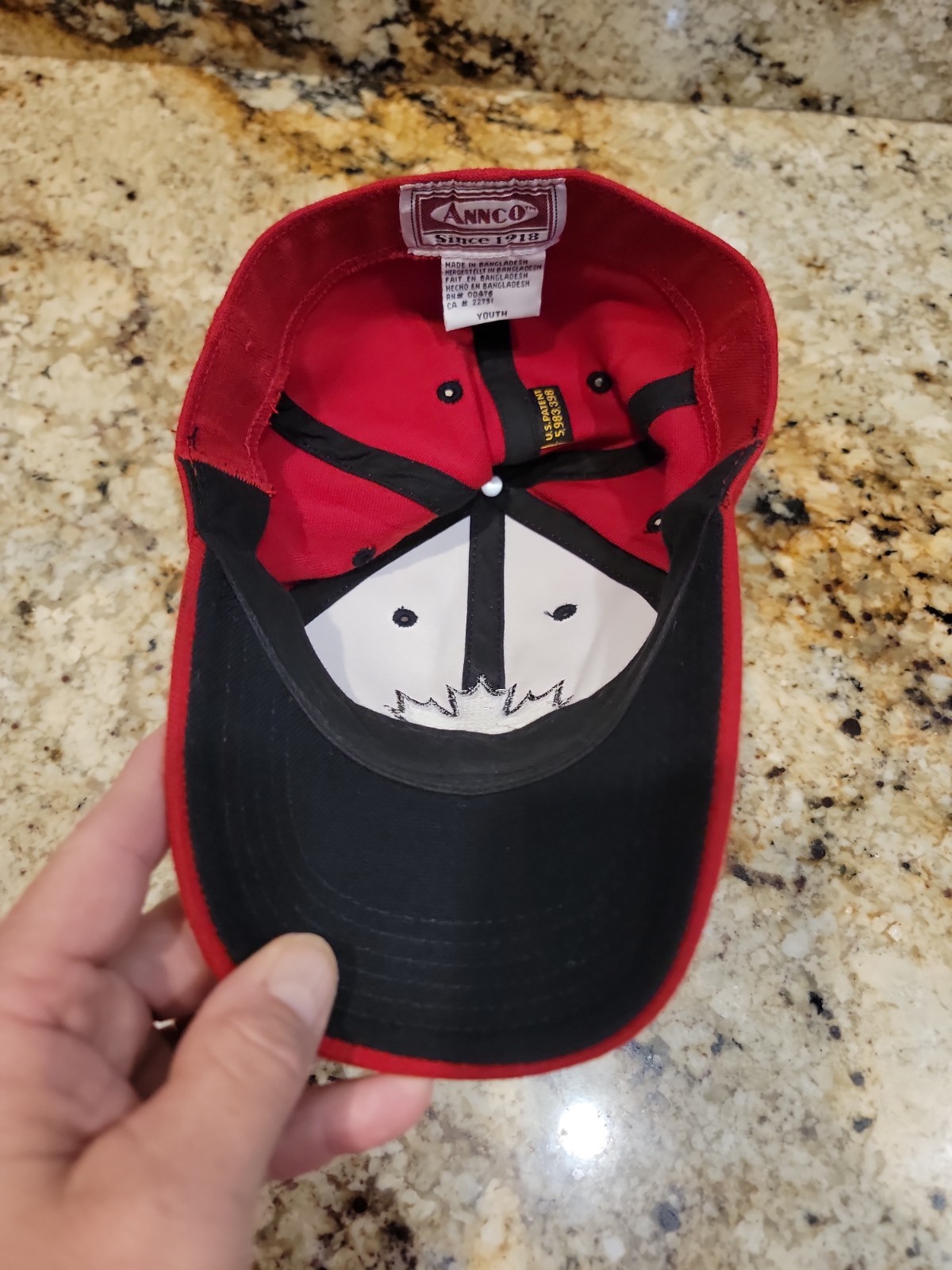 Annco CANADA MapleCondition leaf HAT CAP YOUTH RED Excellent