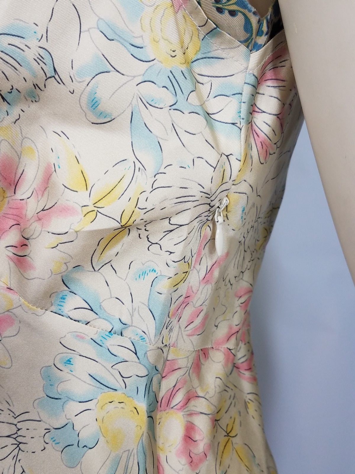 Sundance ivory pink blue floral silk v-neck sleeveless blouse shirt ladies 4