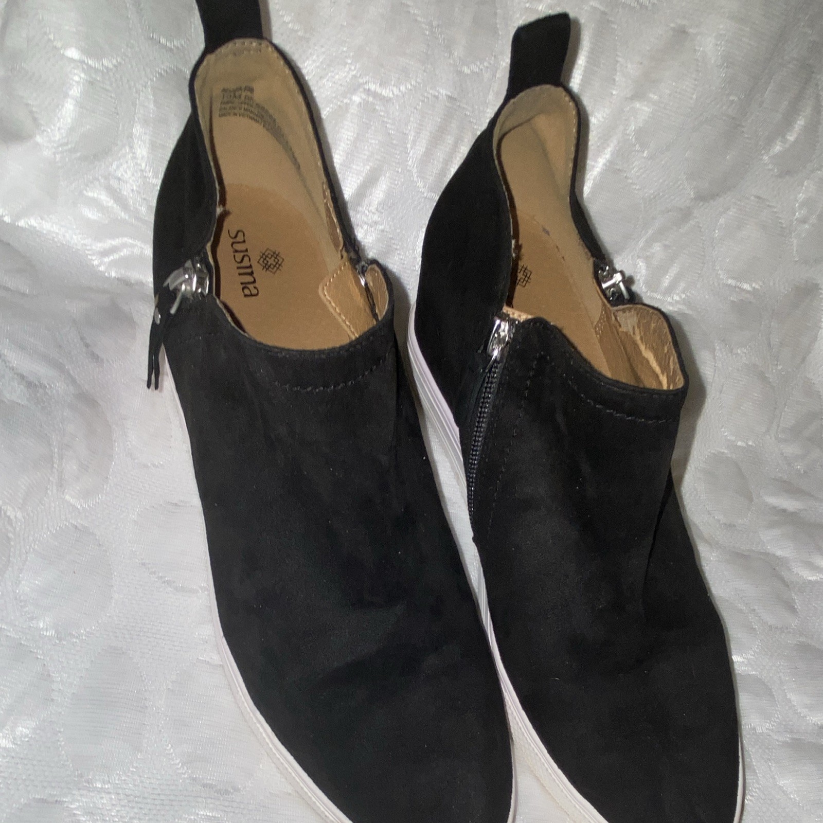 Susina Women’s Ankle Platform Boot- Sneaker Black/White Suede 2-Side Zip US 10M