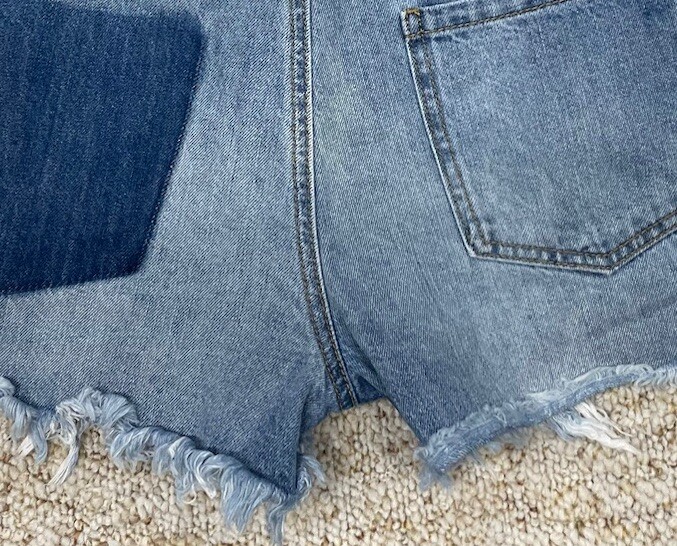 Forever 21 Jean Shorts Women’s Tag Size 28 Distressed Denim Cut Off (Waist 30″)