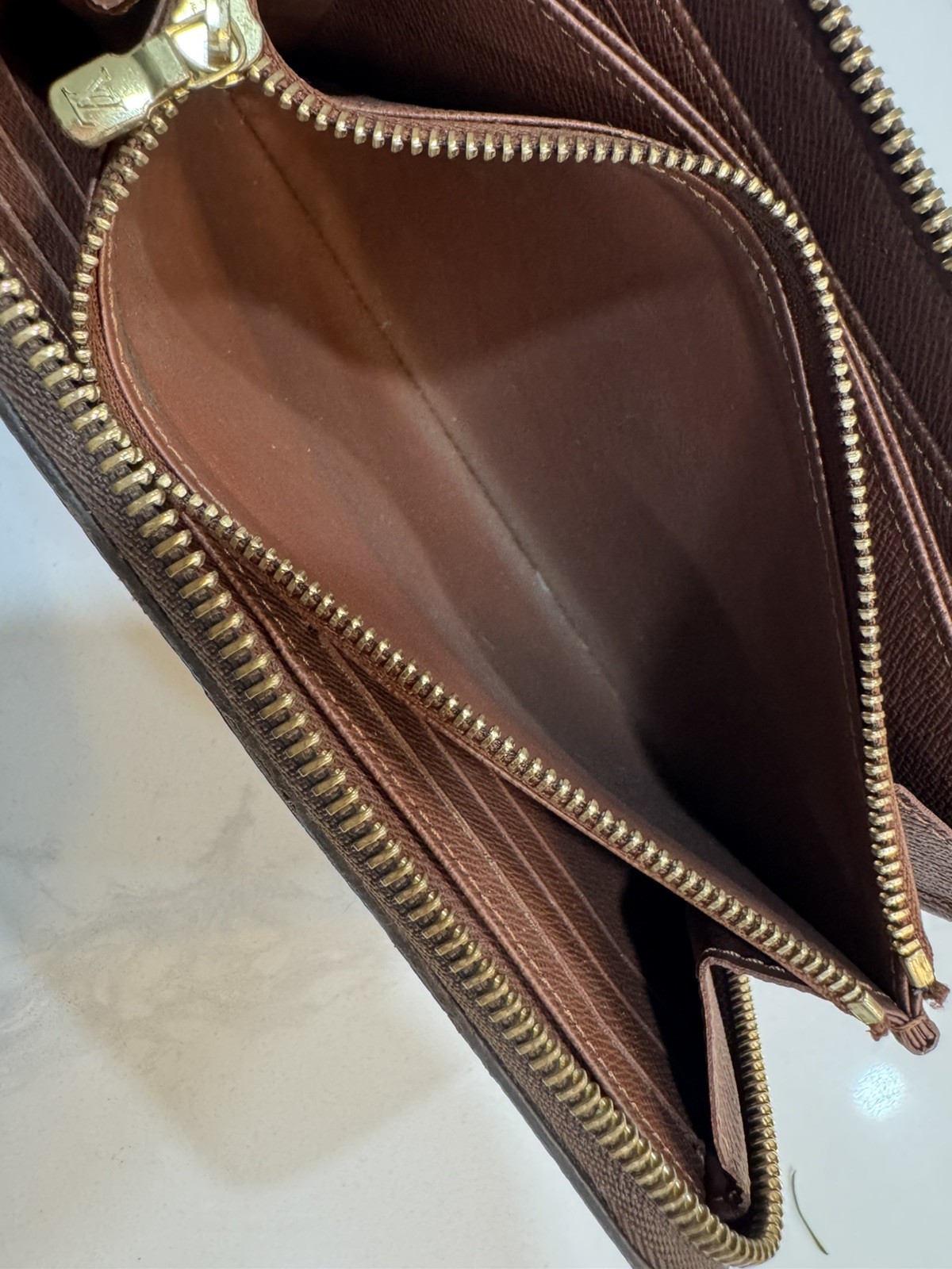 LOUIS VUITTON LV Monogram Canvas Zippy Wallet -Brown