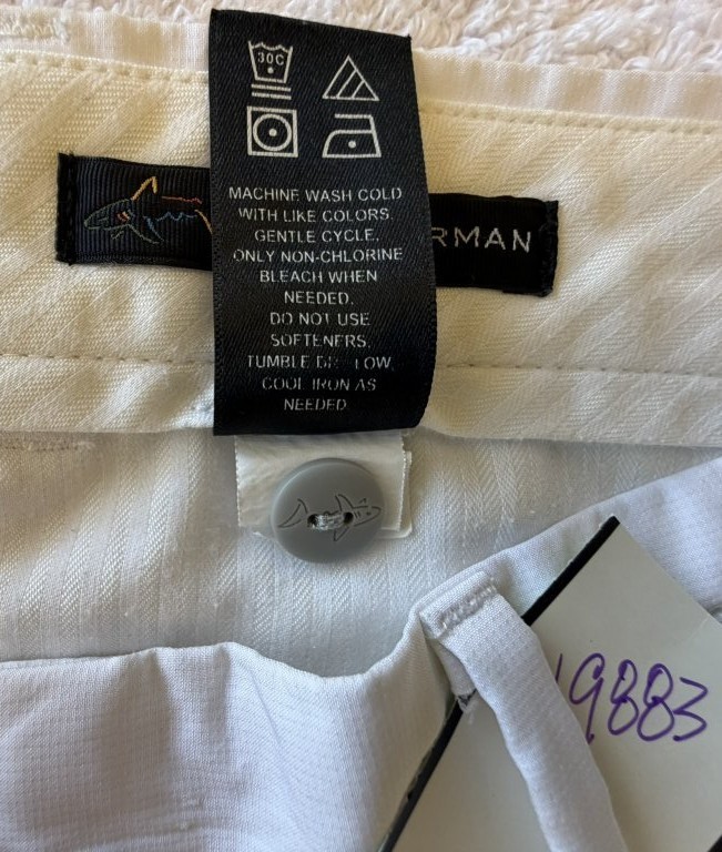 Greg Norman Men’s white 34 Bermuda zip & button closures, pockets stretch relax