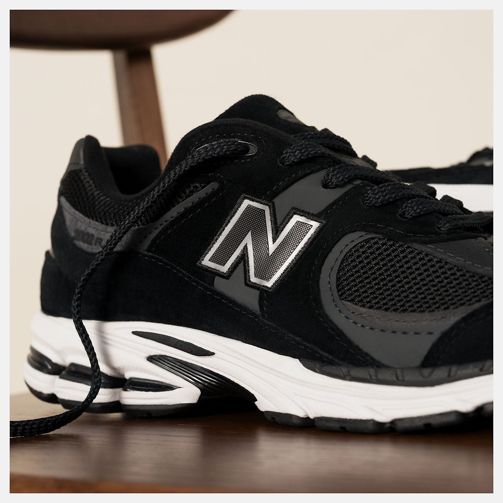New Balance Unisex 2002R – Authentic (US Size: M12/W13.5 – M14/W15.5, BLACK)