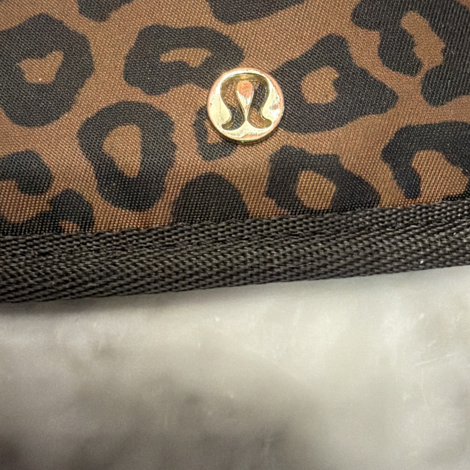 LULULEMON CARD CASE~LEOPARDO MINI DESERT KHAKI Zip Top