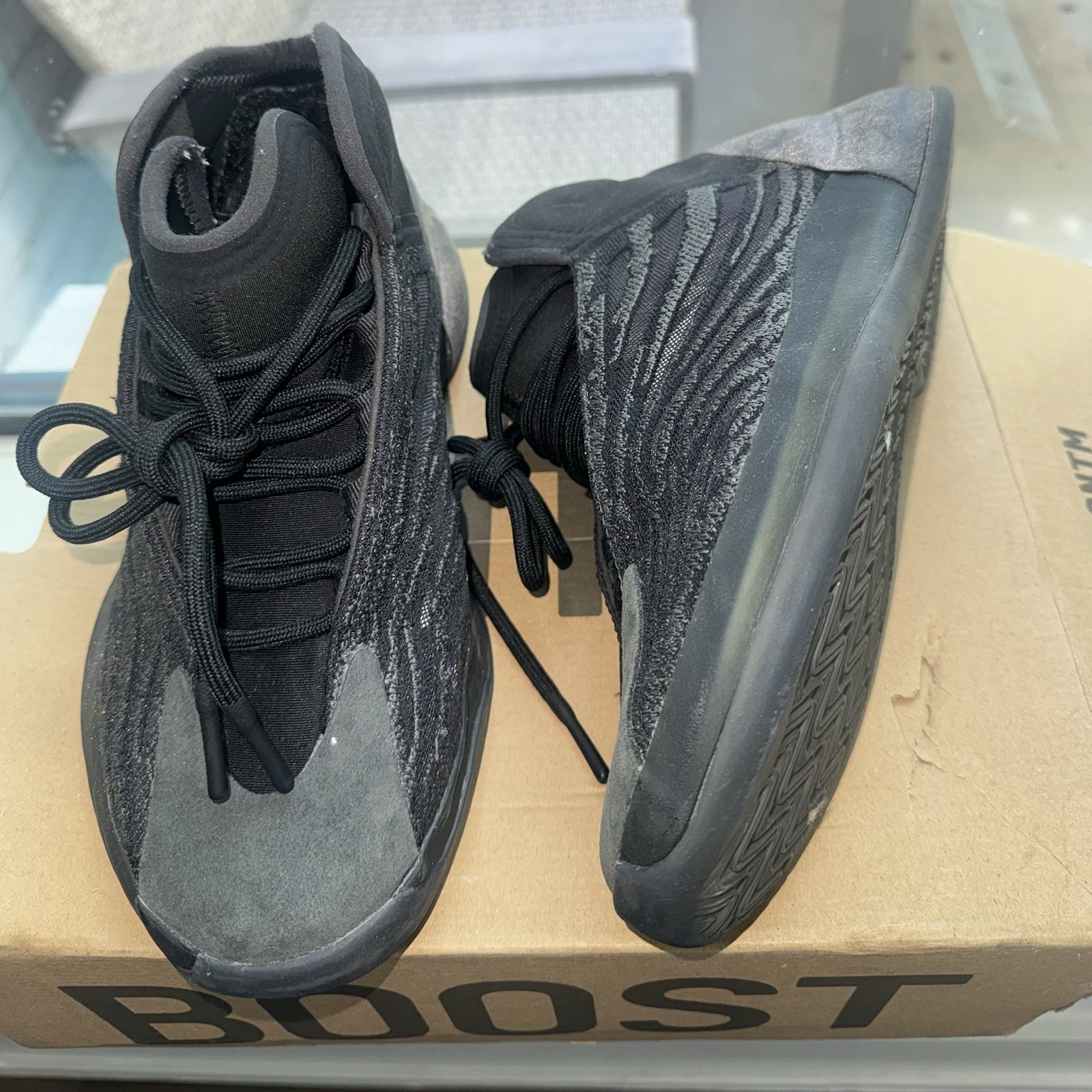 Adidas Yeezy Qntm Onyx Men Size 7.5